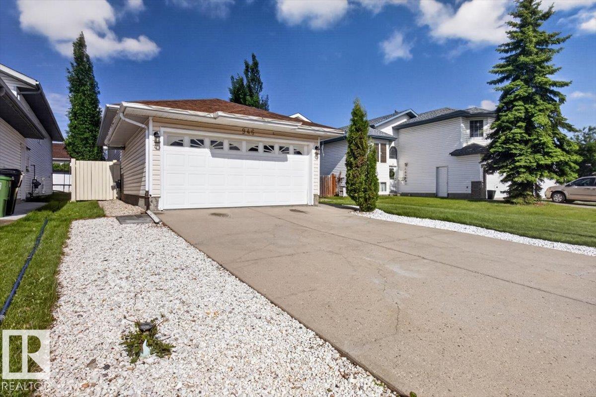 Photo 6 at 946 Jordan Crescent NW, Jackson Heights, Edmonton