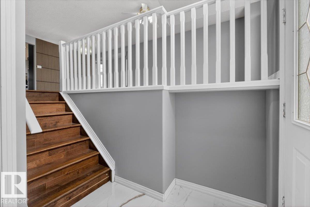 Photo 9 at 946 Jordan Crescent NW, Jackson Heights, Edmonton