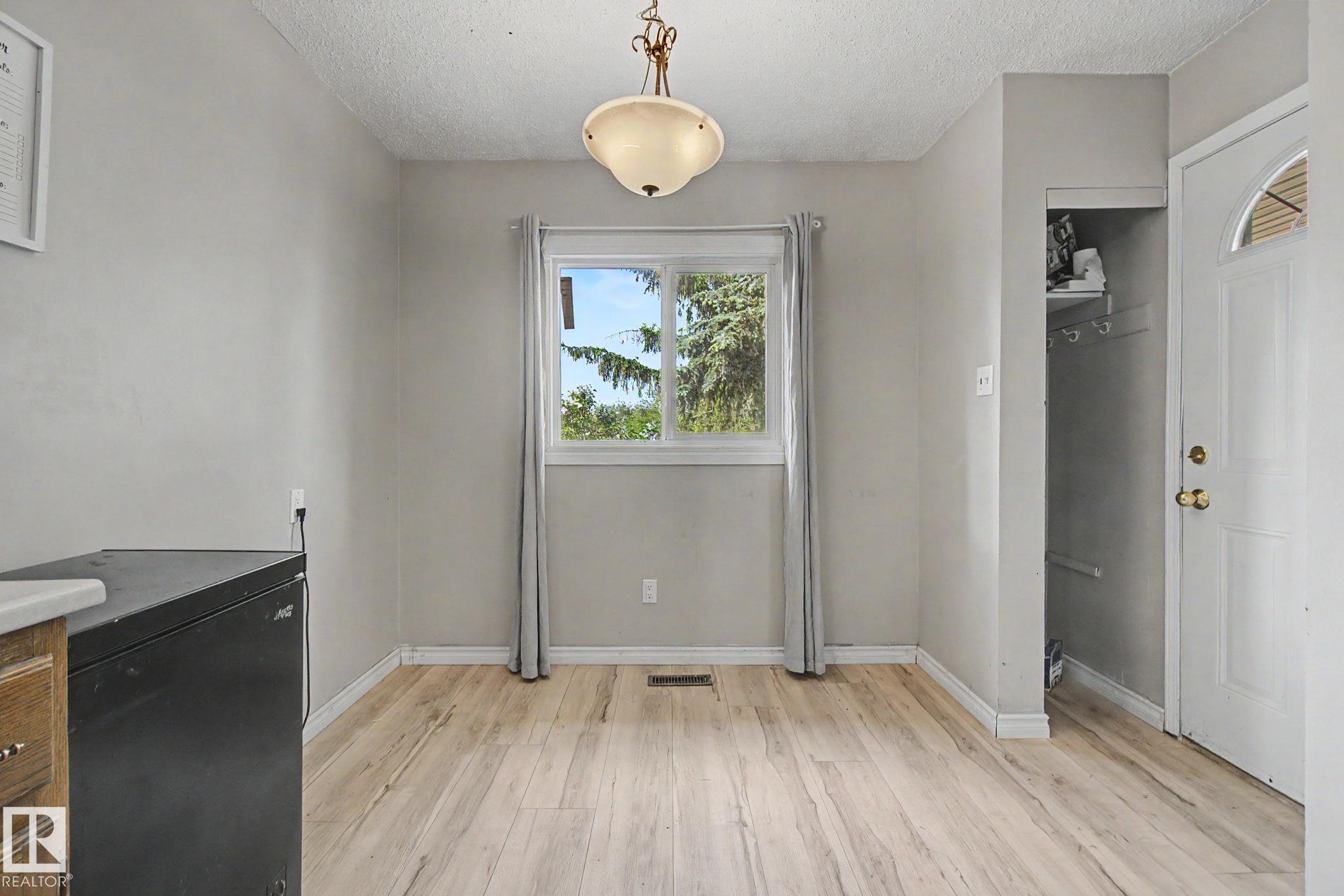 Photo 15 at 45 - 2020 105 Street NW, Keheewin, Edmonton
