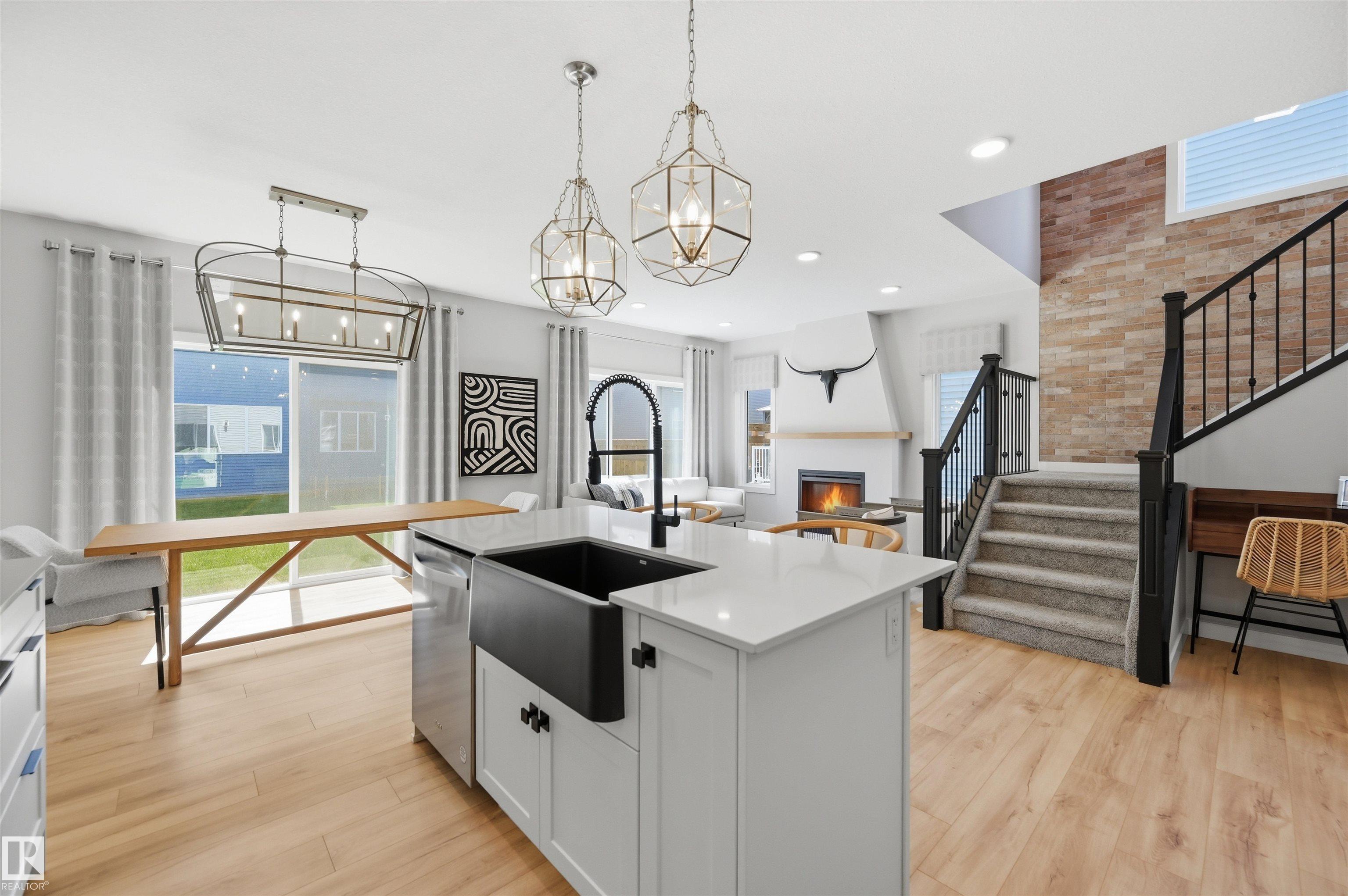 3243 Dixon Way SW, Desrochers Area, Edmonton