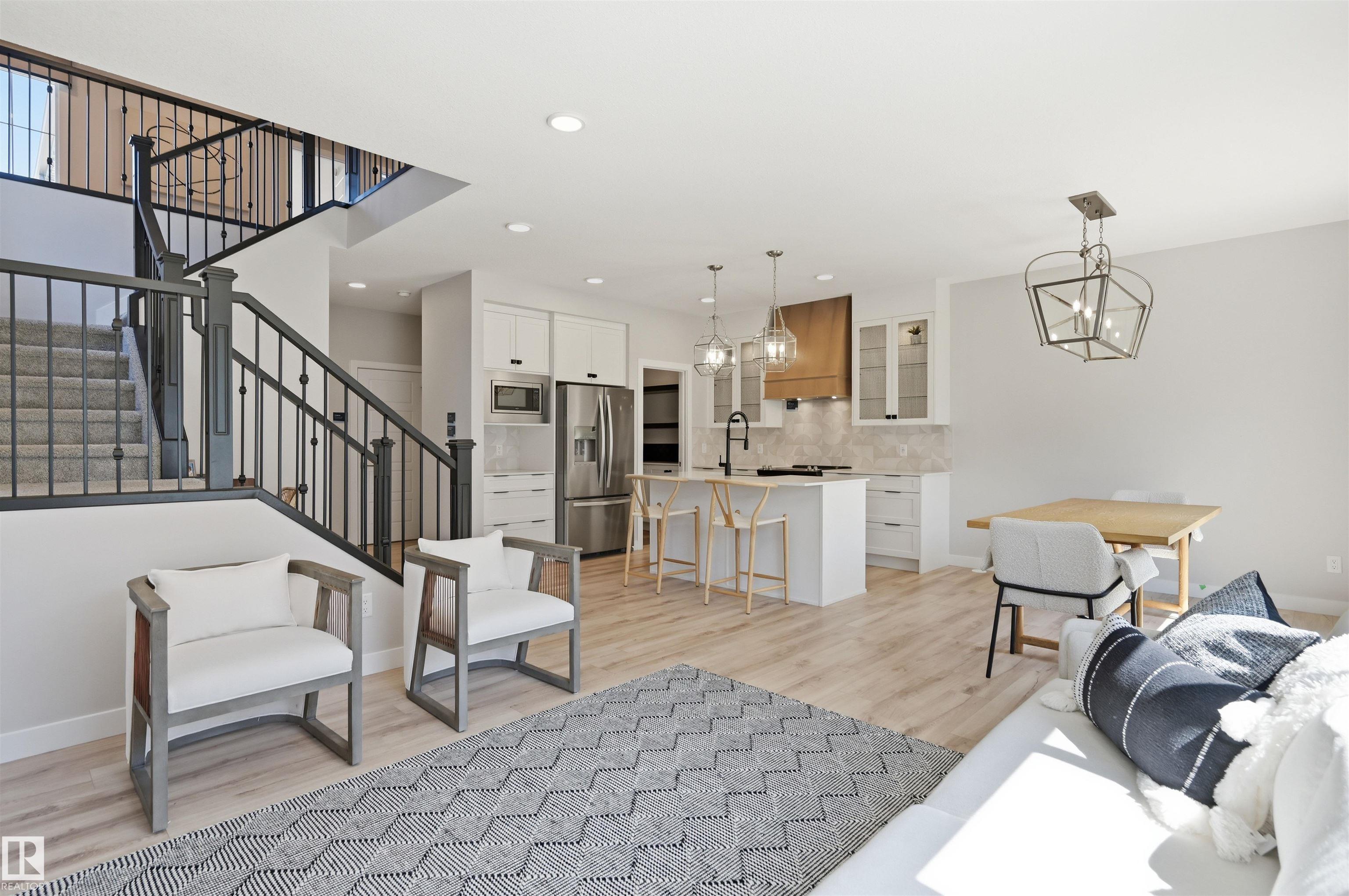 3243 Dixon Way SW, Desrochers Area, Edmonton