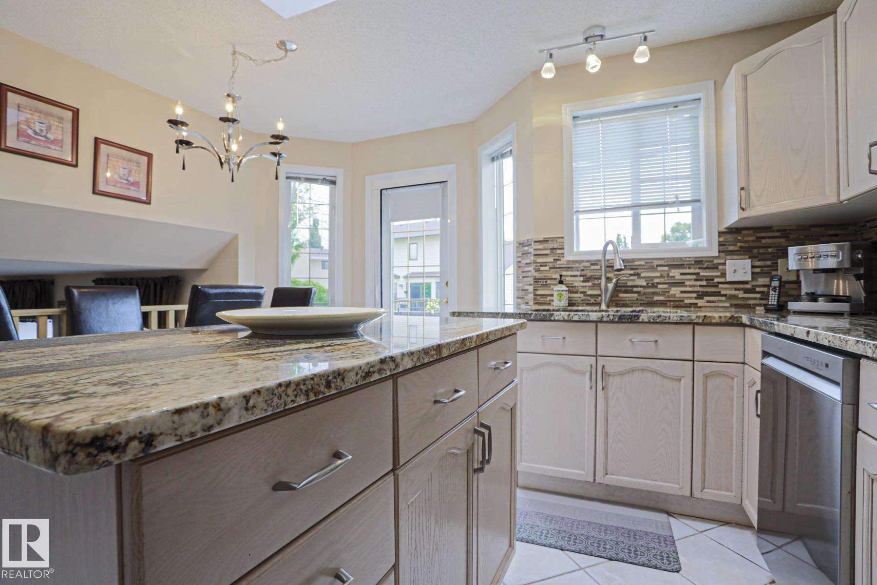 Photo 12 at 7716 154 Avenue NW, Mayliewan, Edmonton