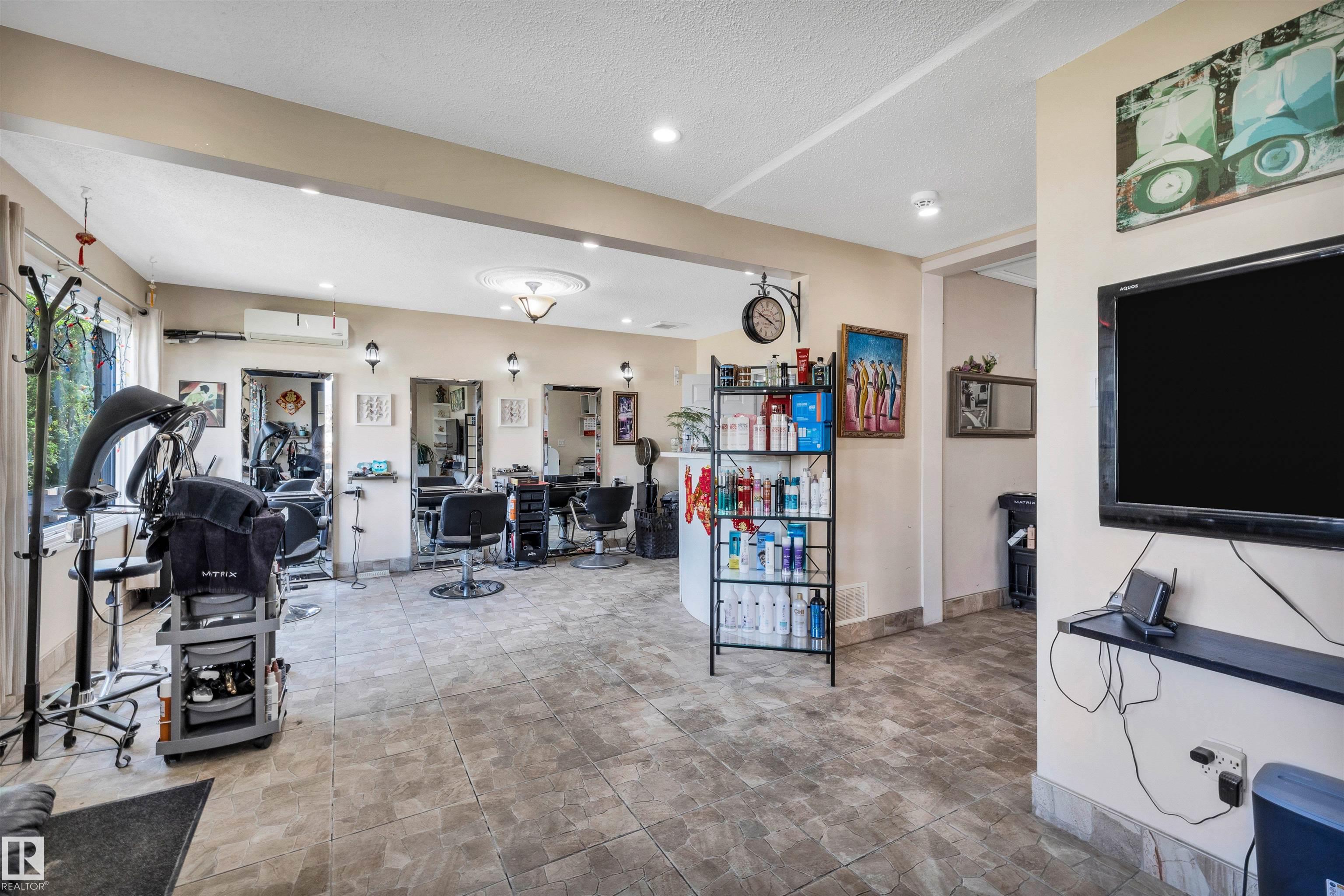 Photo 7 at 11722 81 Street NW, Parkdale, Edmonton