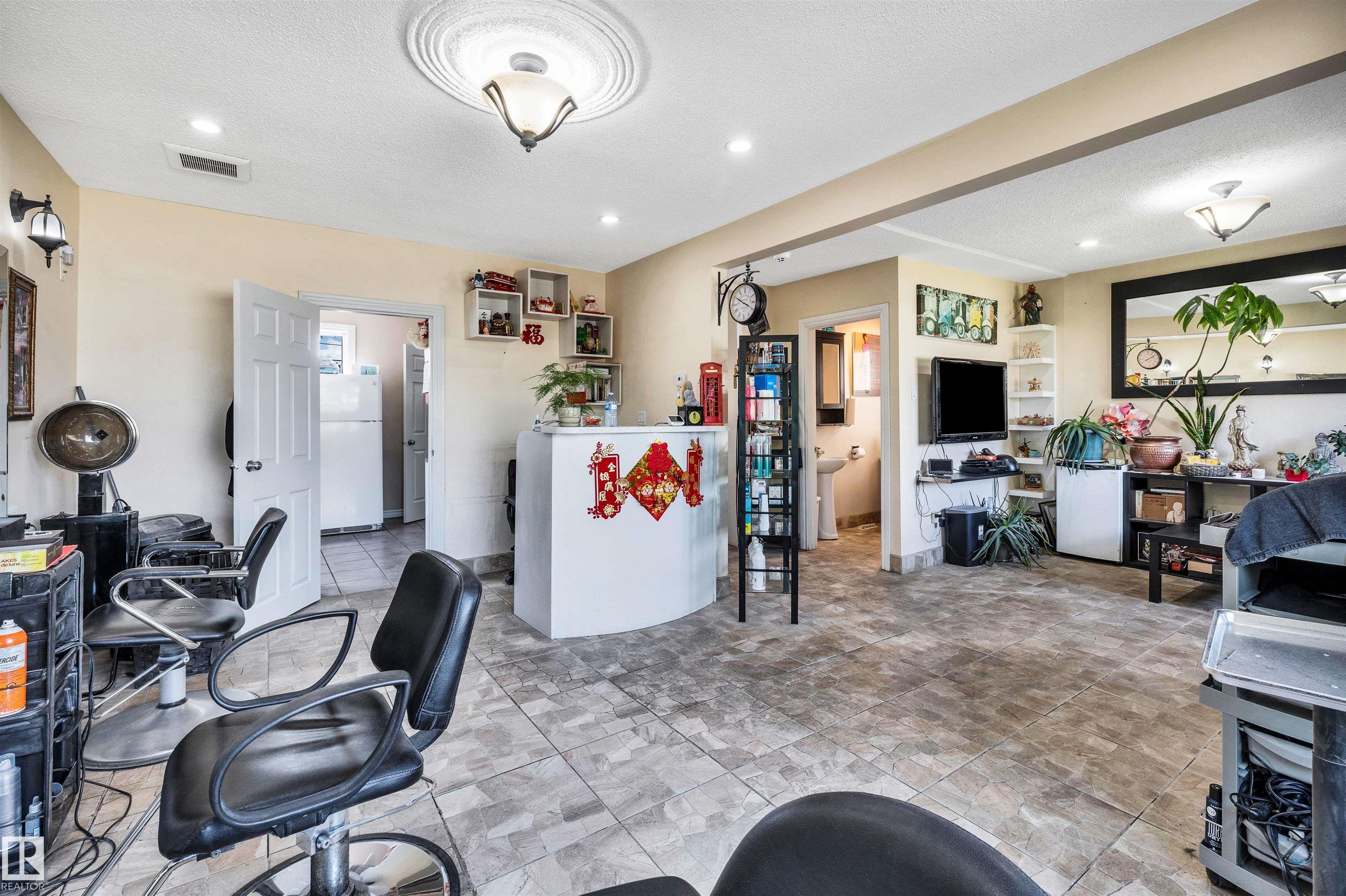 Photo 10 at 11722 81 Street NW, Parkdale, Edmonton