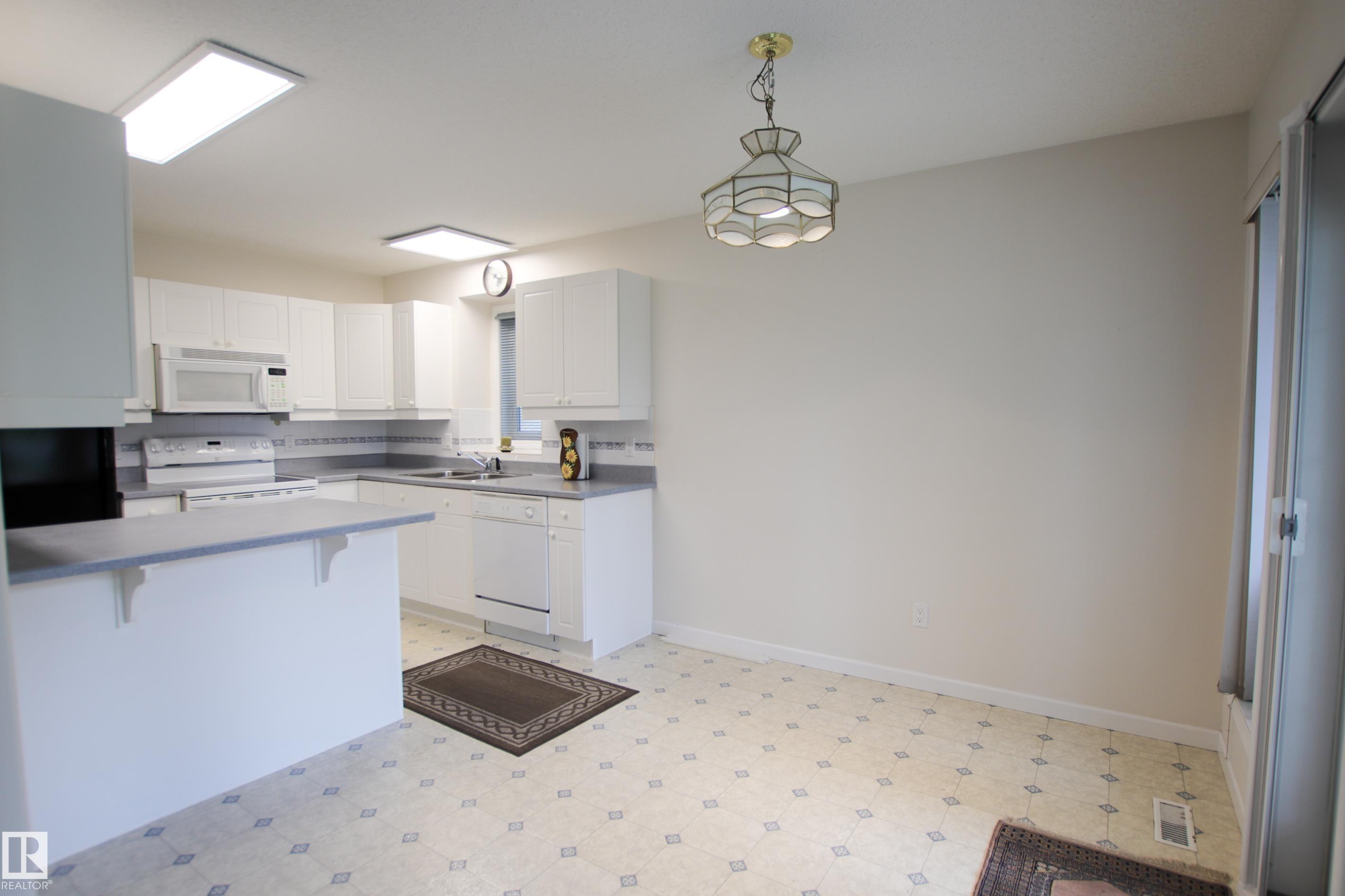 Photo 6 at 3 - 9420 172 Street NW, Summerlea, Edmonton