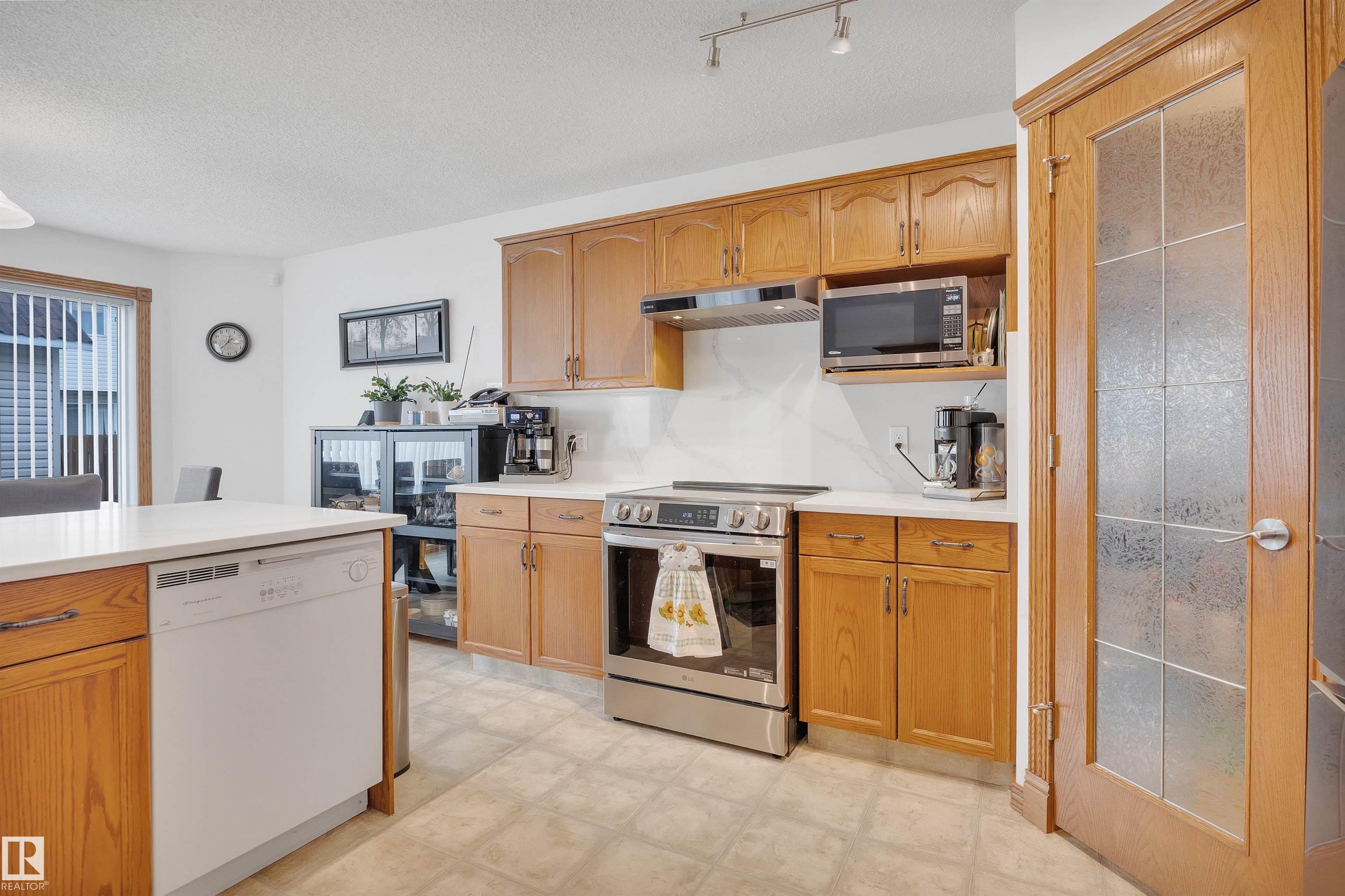 Photo 12 at 16512 87 Street NW, Belle Rive, Edmonton
