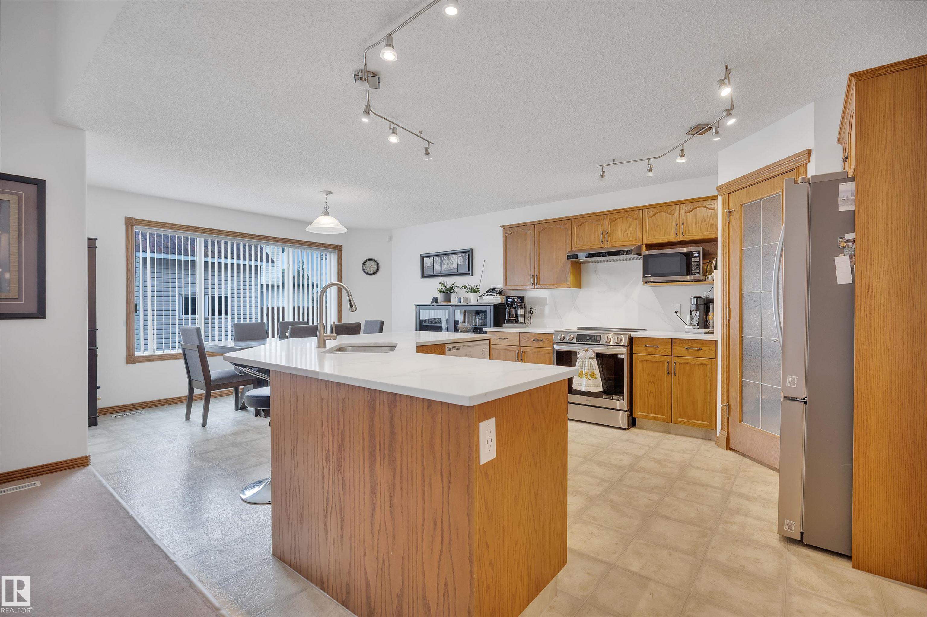 Photo 10 at 16512 87 Street NW, Belle Rive, Edmonton