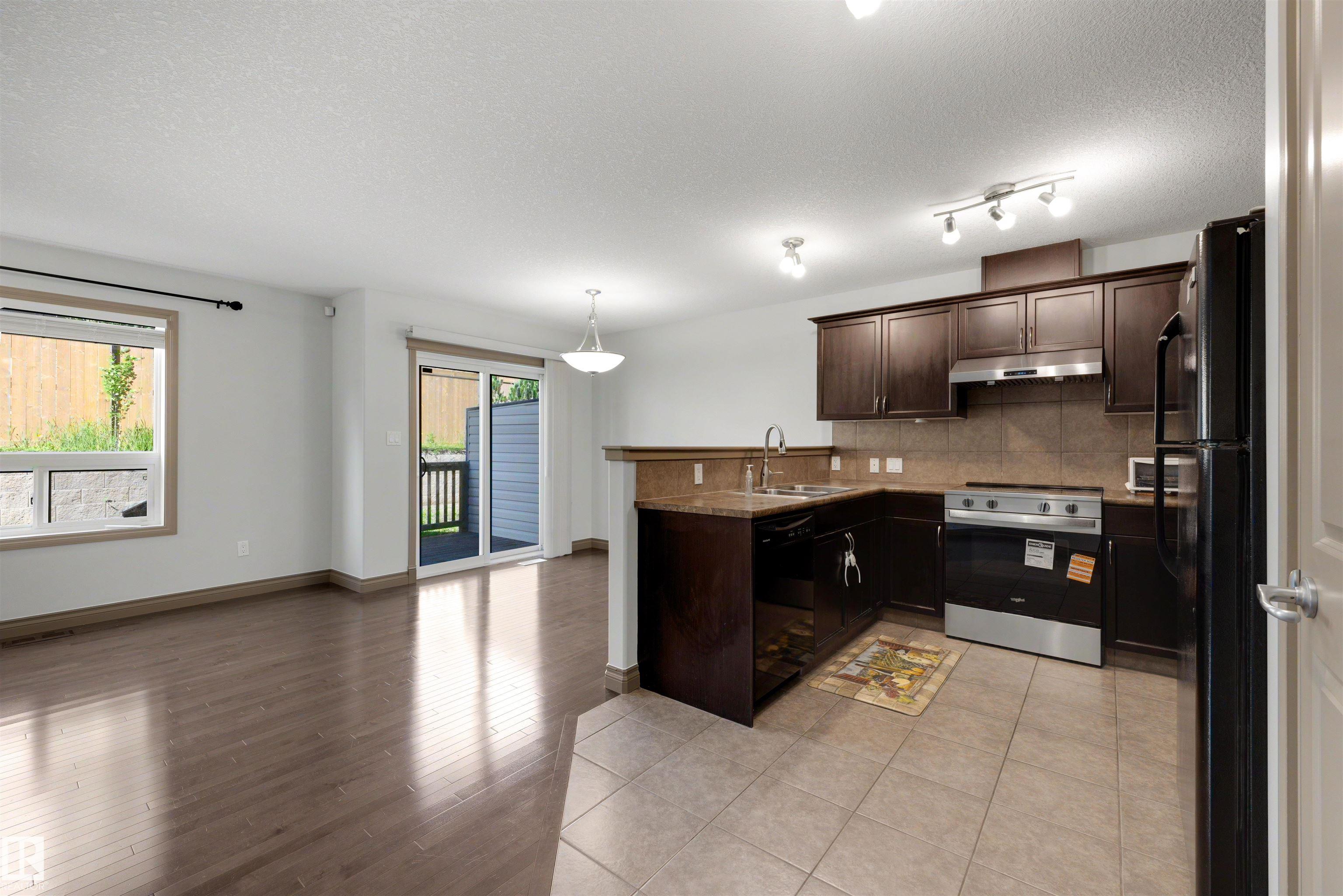 Photo 11 at 21 - 5120 164 Avenue NW, Hollick-Kenyon, Edmonton
