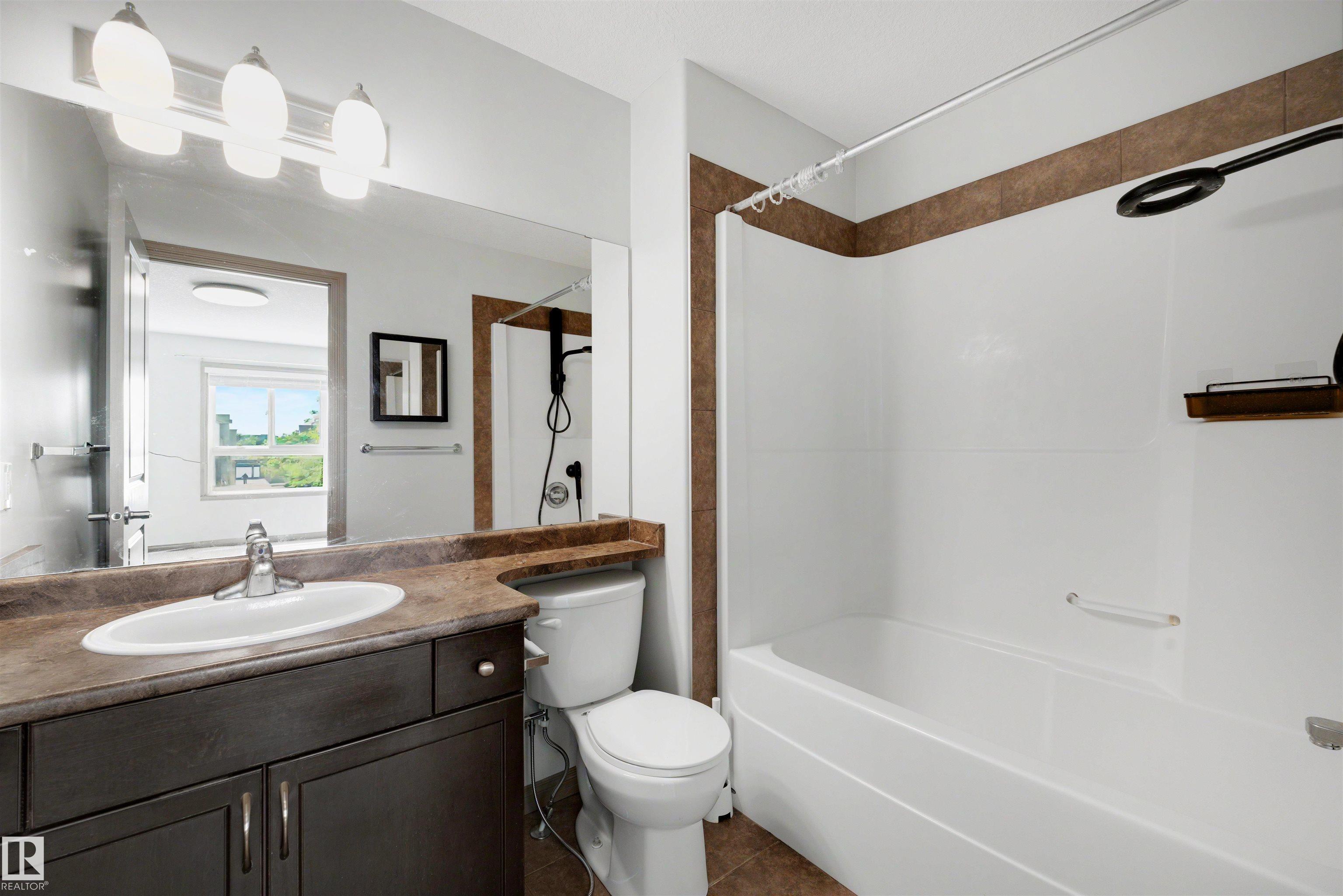 Photo 17 at 21 - 5120 164 Avenue NW, Hollick-Kenyon, Edmonton