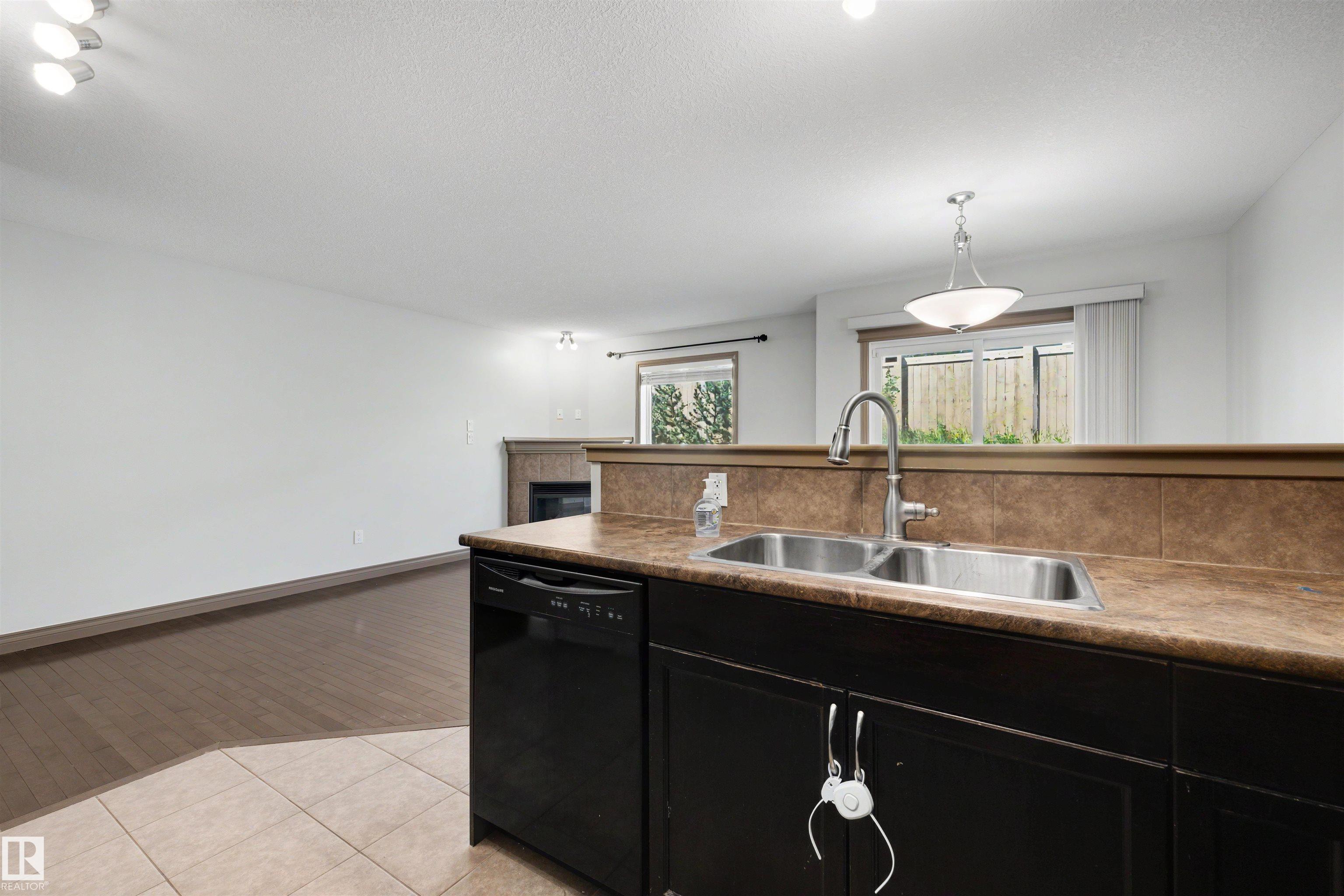Photo 10 at 21 - 5120 164 Avenue NW, Hollick-Kenyon, Edmonton