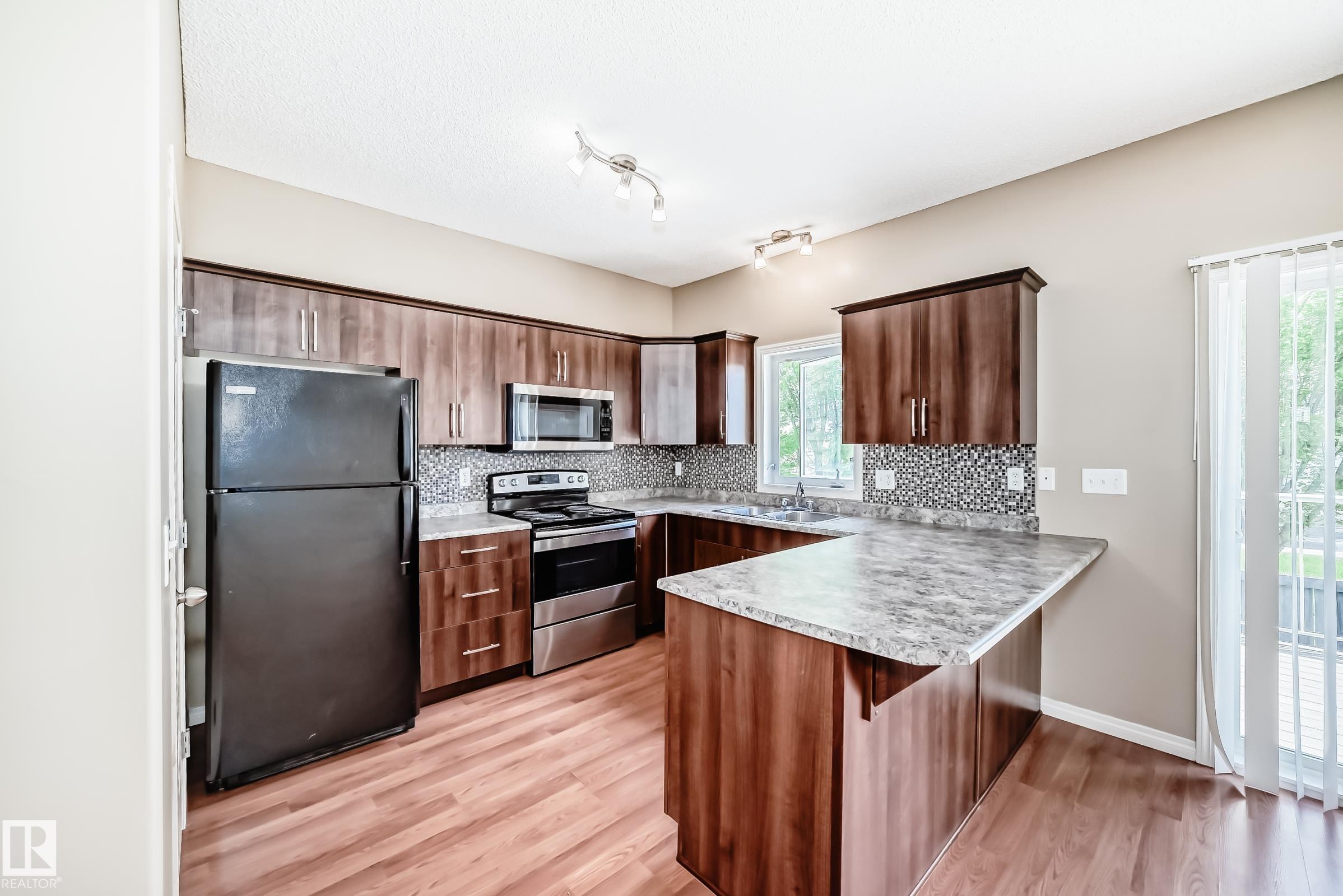 Photo 8 at 4 - 5102 30 Avenue, Place Chaleureuse, Beaumont