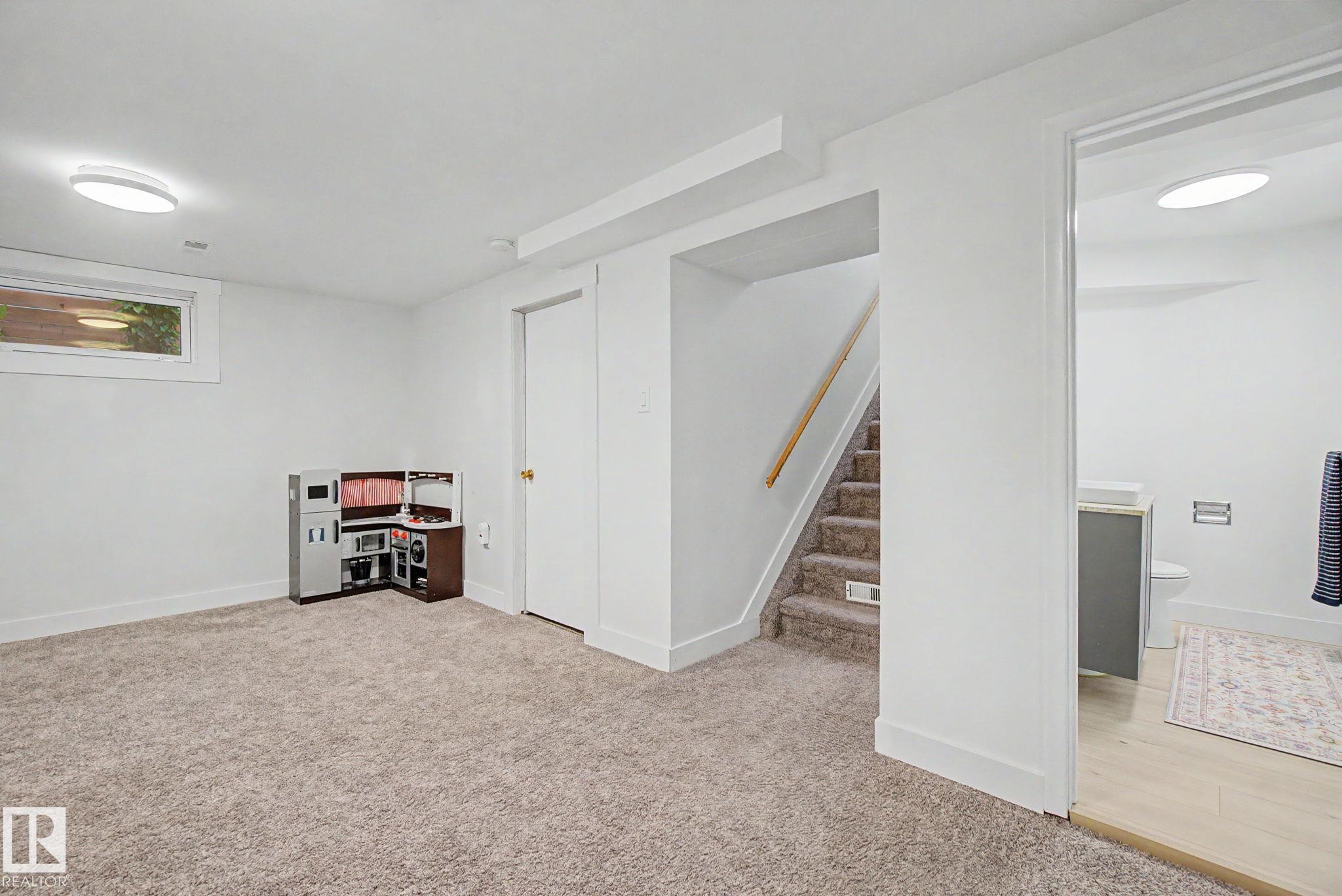 Photo 26 at 15771 106a Avenue NW, Britannia Youngstown, Edmonton