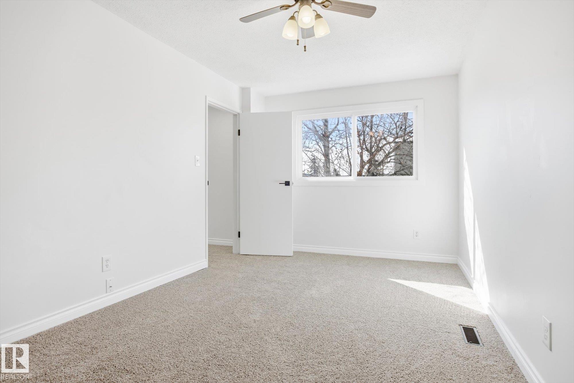 Photo 14 at 857 Erin Place NW, Thorncliffe, Edmonton