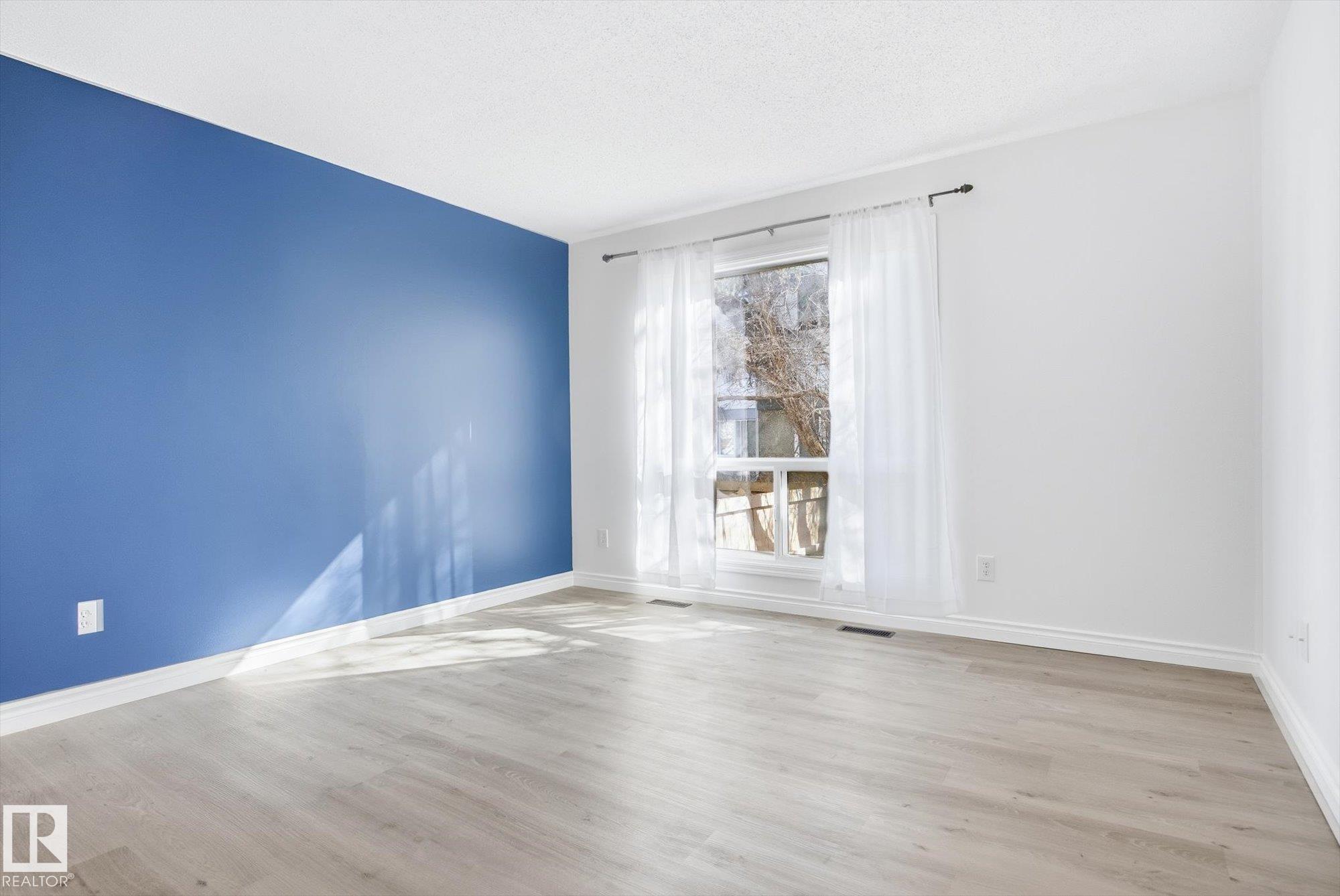 Photo 6 at 857 Erin Place NW, Thorncliffe, Edmonton