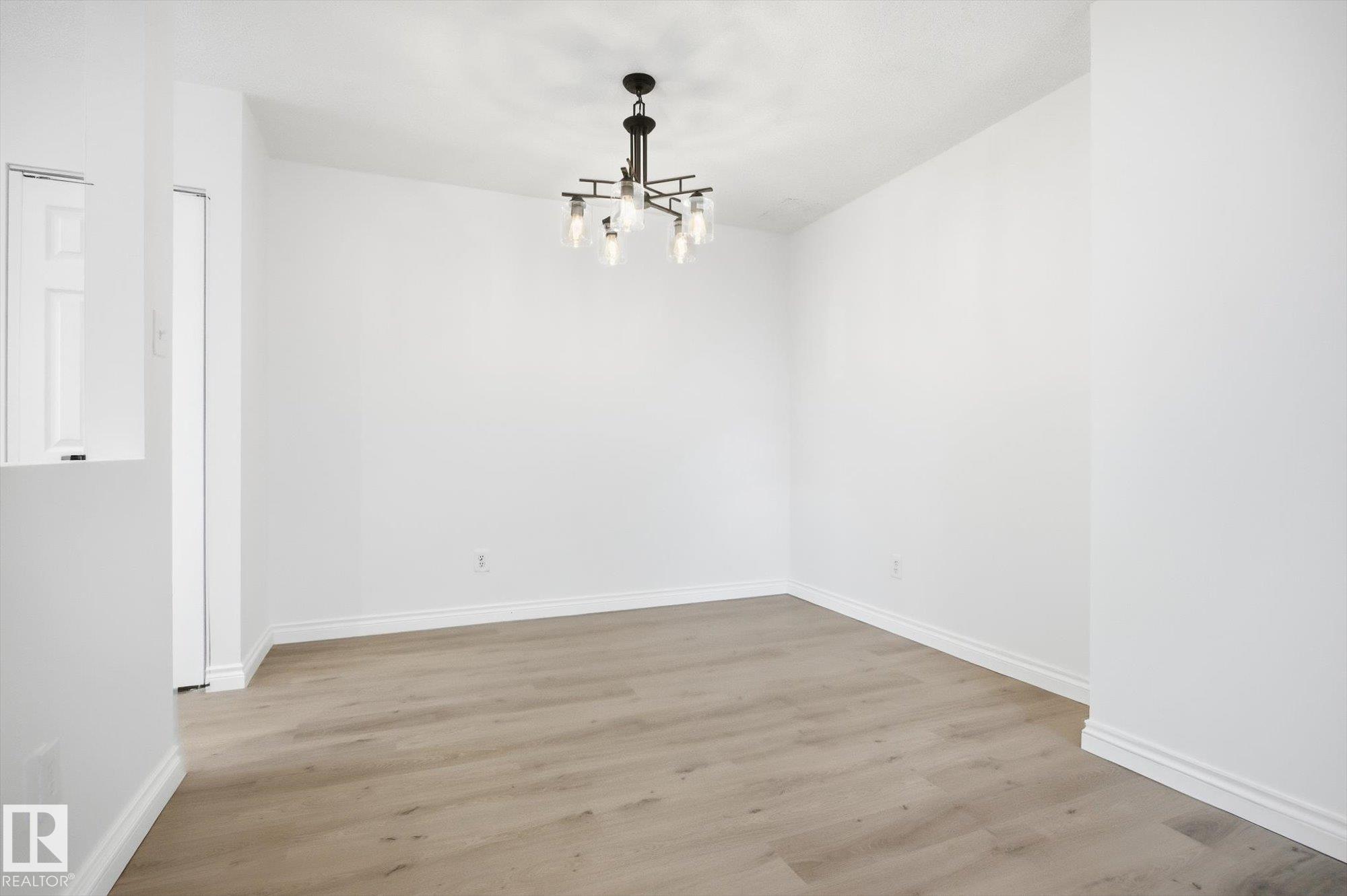 Photo 8 at 857 Erin Place NW, Thorncliffe, Edmonton