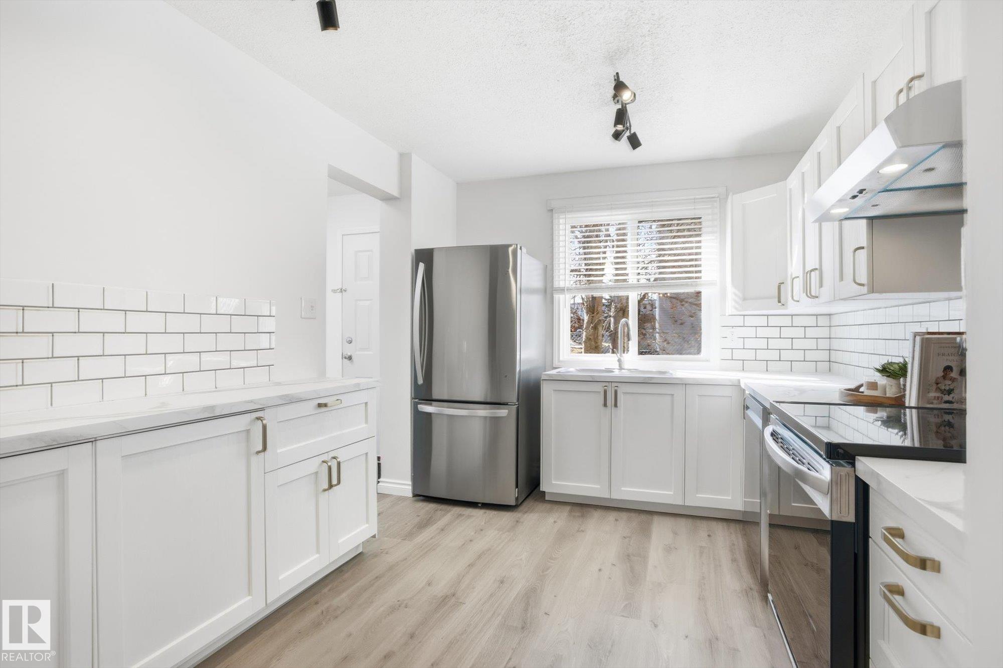 Photo 9 at 857 Erin Place NW, Thorncliffe, Edmonton