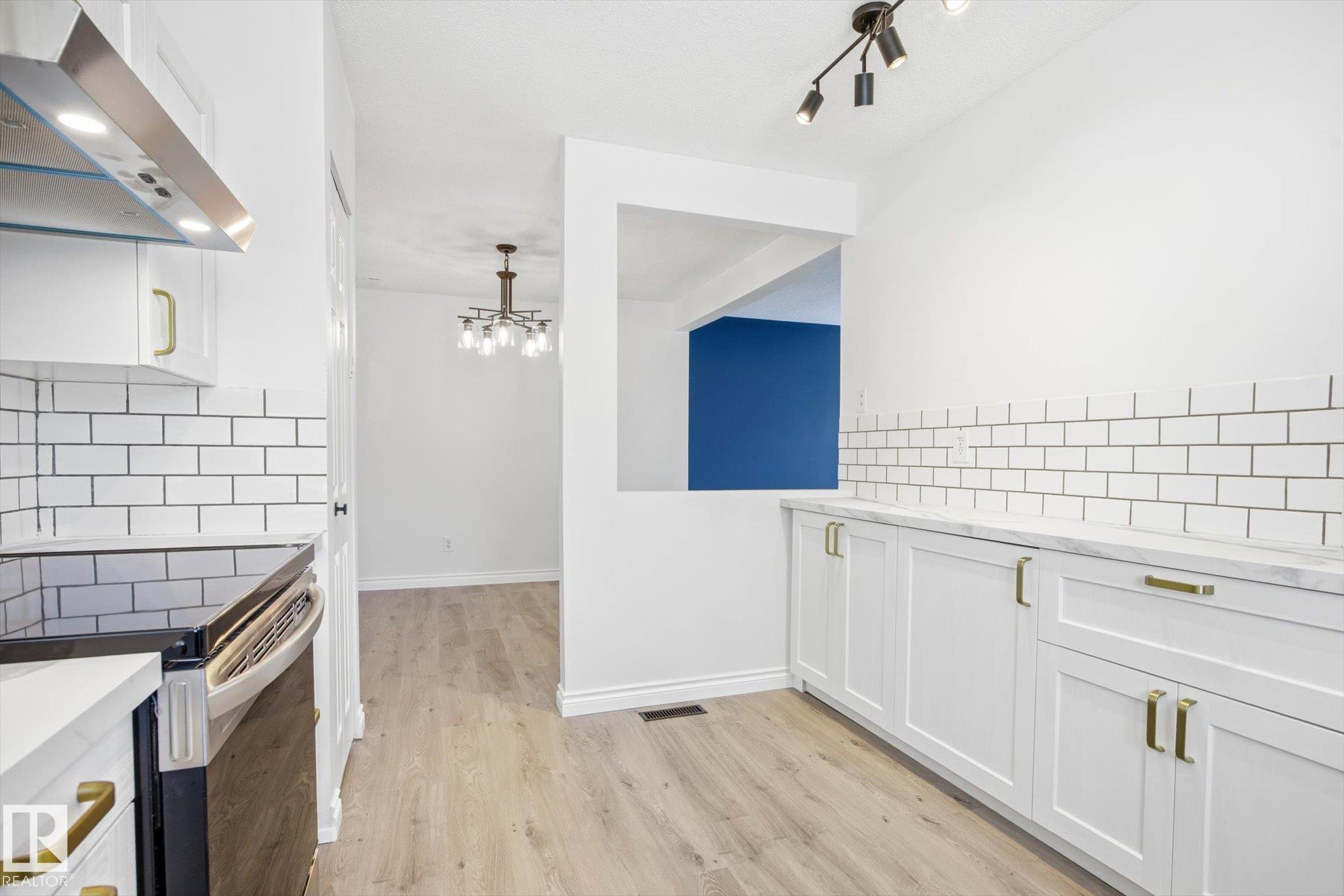 Photo 10 at 857 Erin Place NW, Thorncliffe, Edmonton