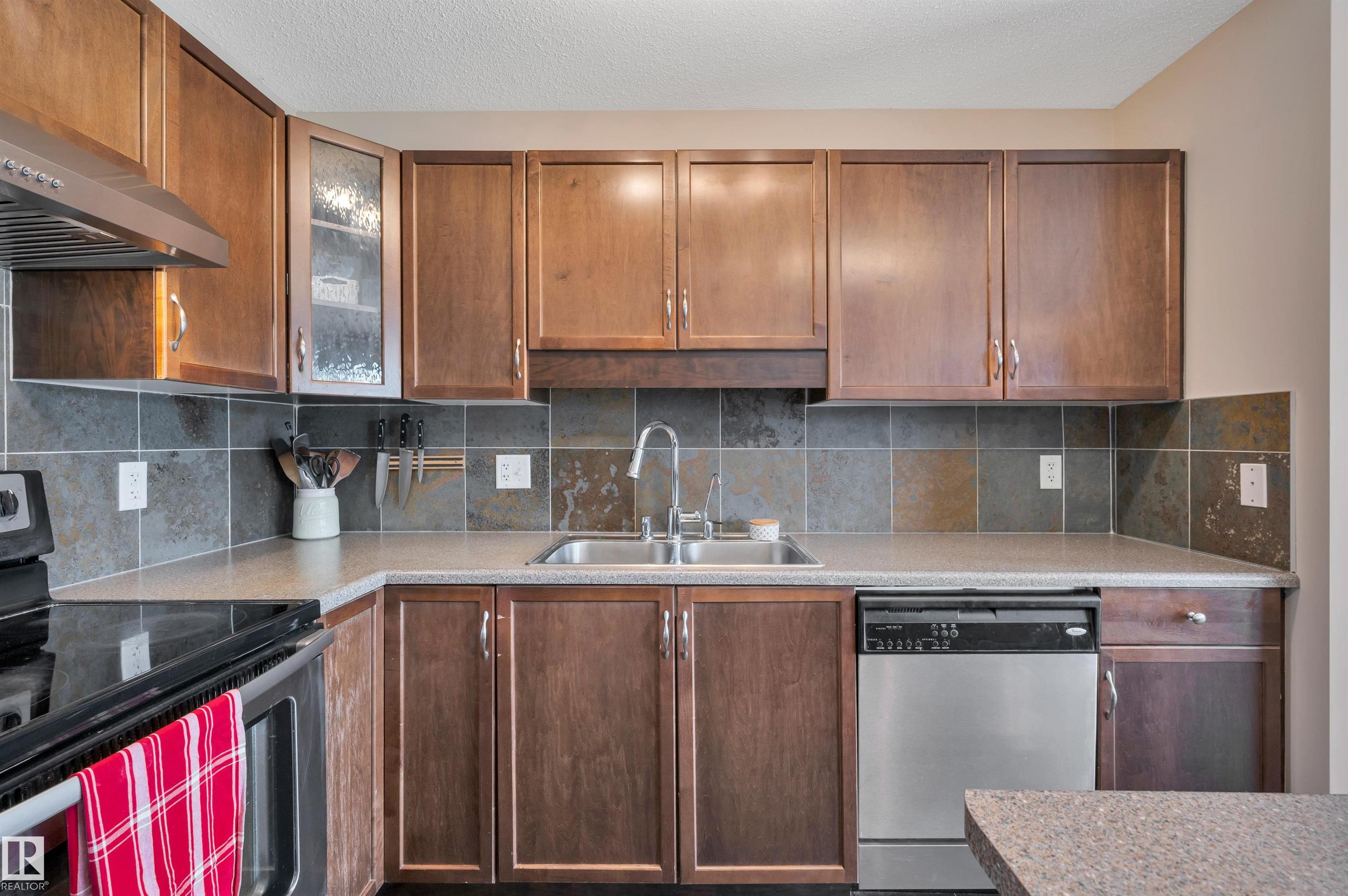 Photo 12 at 5819 8 Avenue SW, Charlesworth, Edmonton