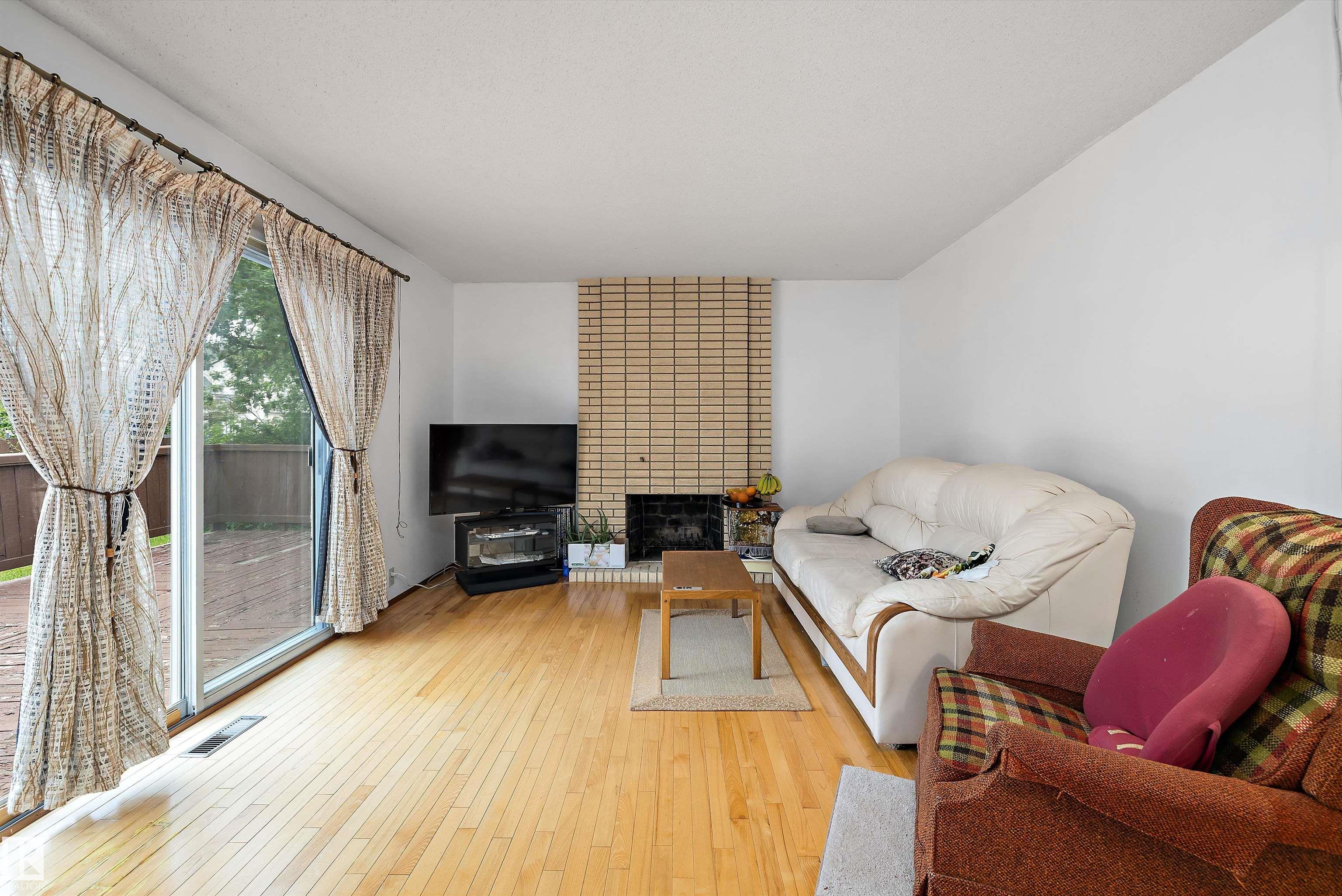 Photo 12 at 6816 40 Avenue NW, Michaels Park, Edmonton