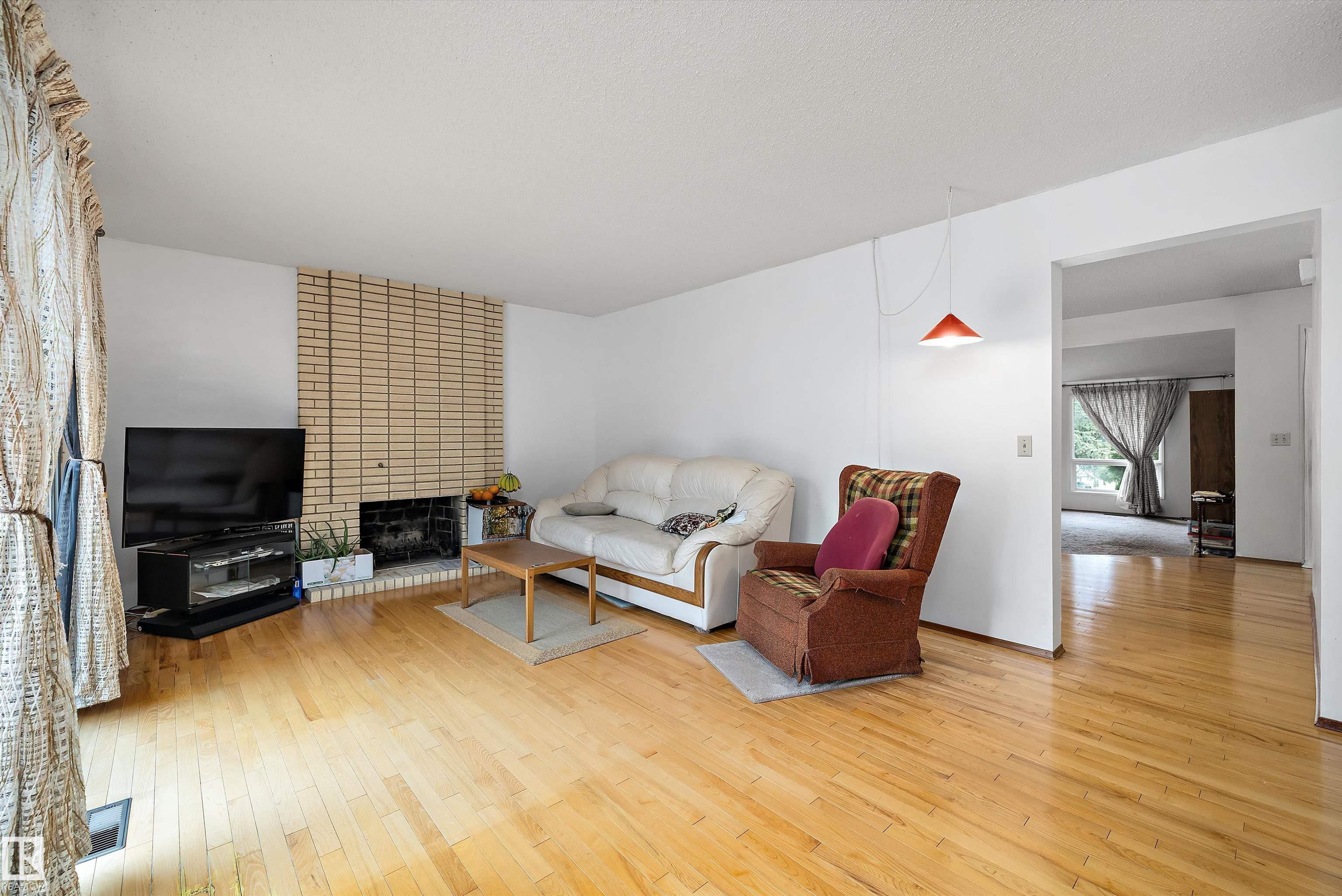 Photo 13 at 6816 40 Avenue NW, Michaels Park, Edmonton
