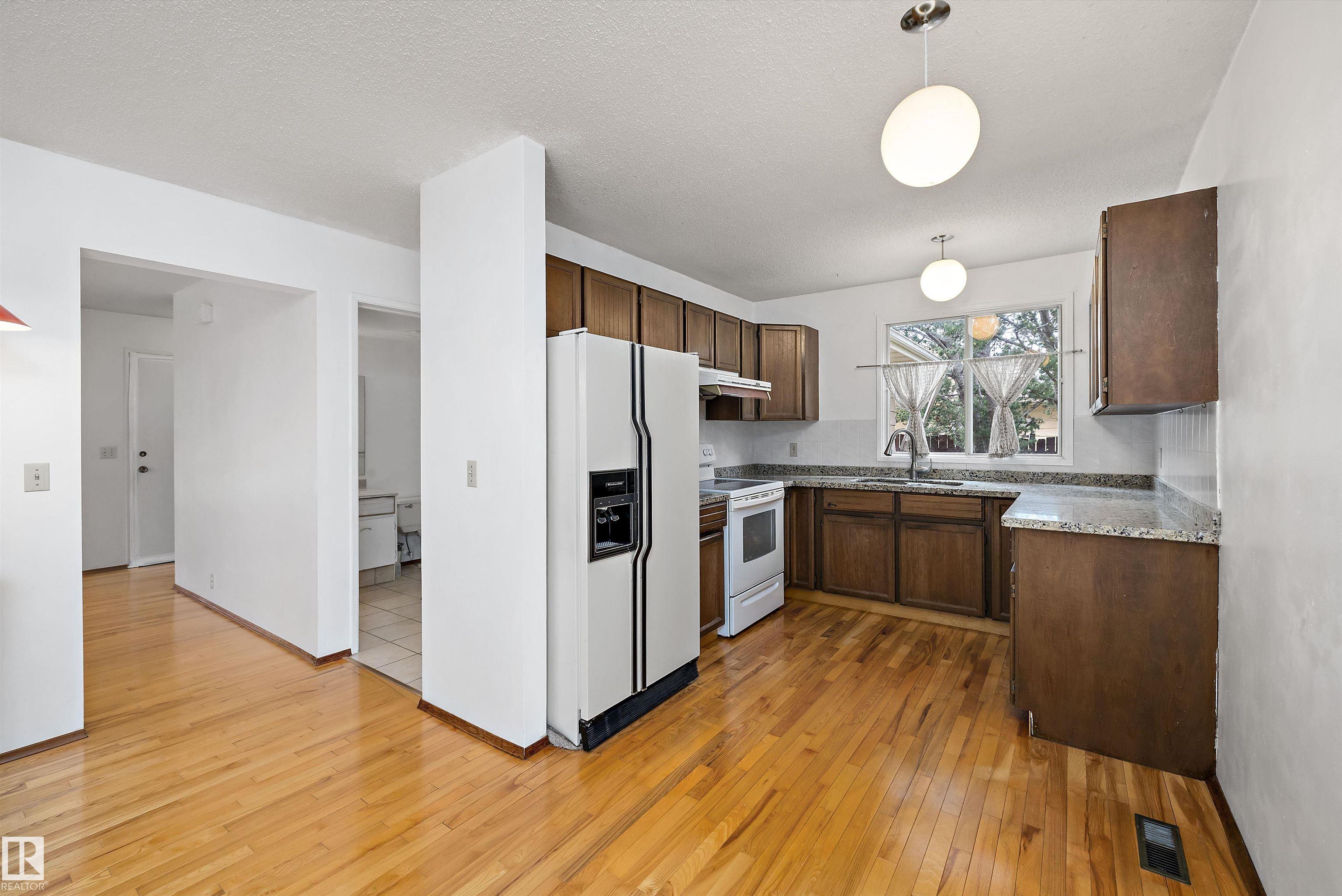 Photo 14 at 6816 40 Avenue NW, Michaels Park, Edmonton