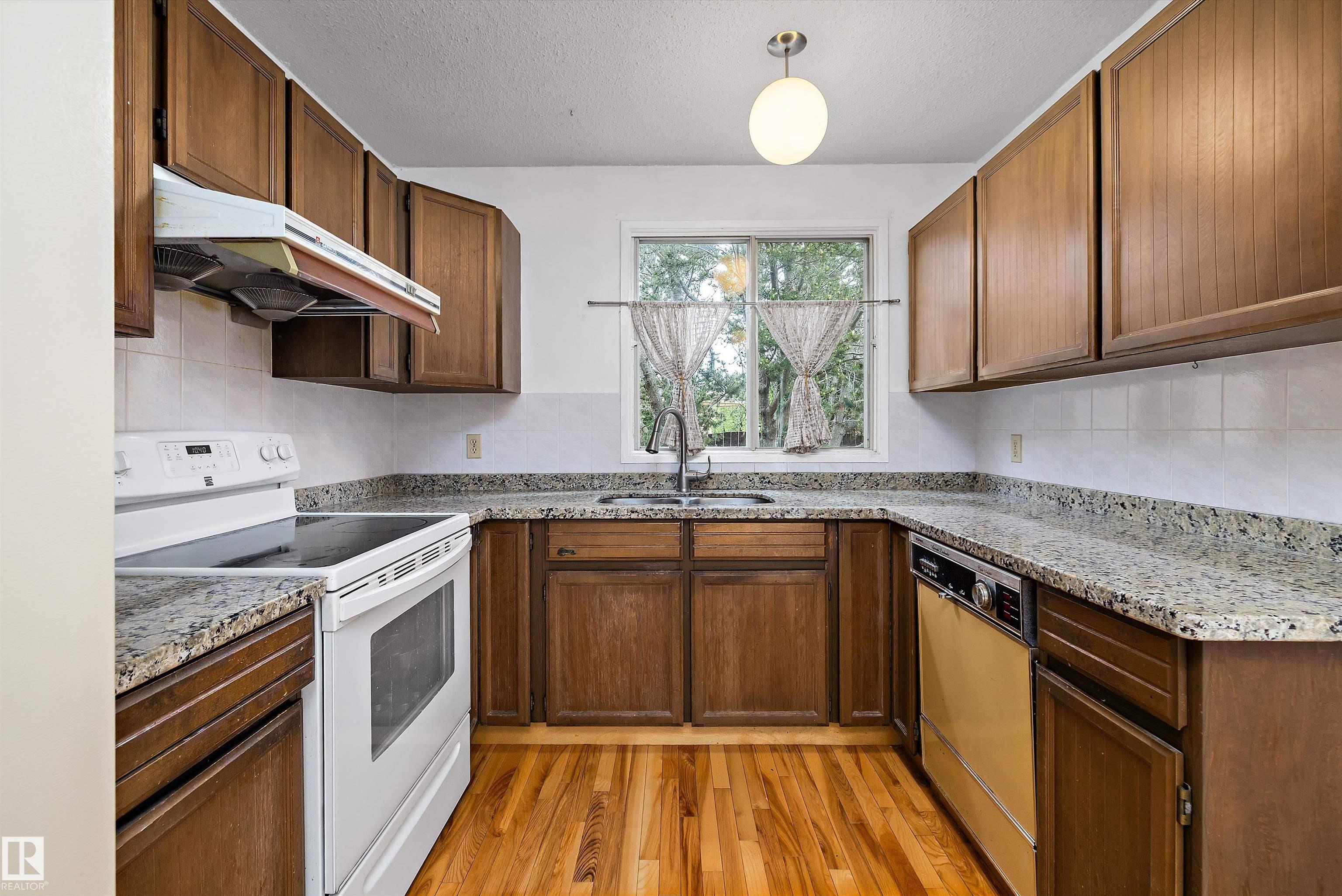 Photo 15 at 6816 40 Avenue NW, Michaels Park, Edmonton