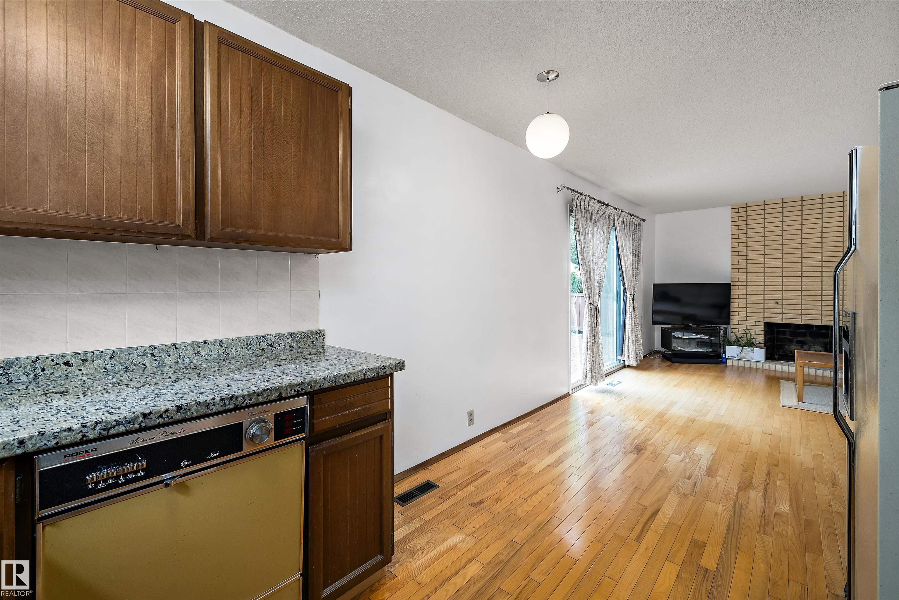 Photo 18 at 6816 40 Avenue NW, Michaels Park, Edmonton