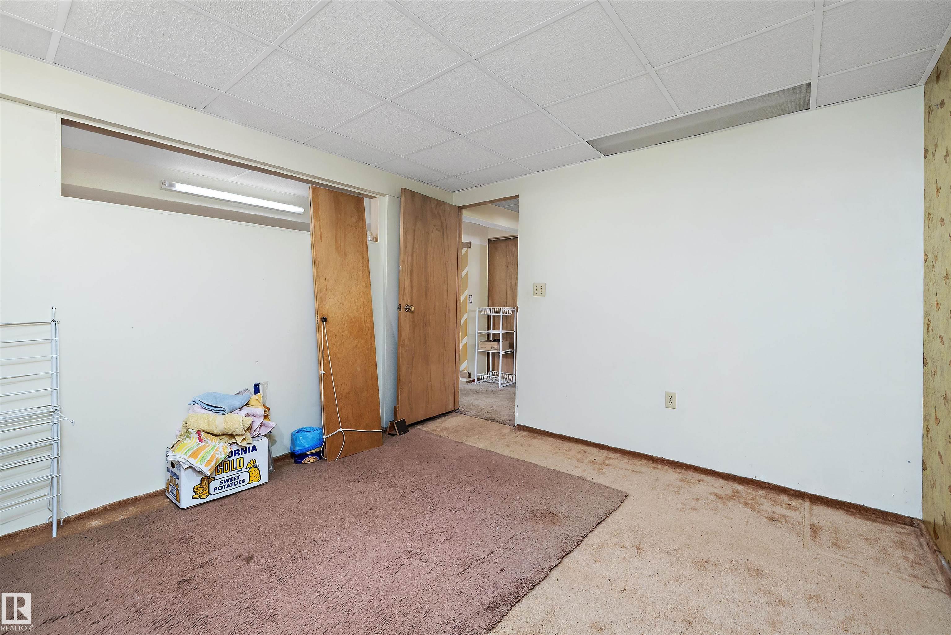 Photo 34 at 6816 40 Avenue NW, Michaels Park, Edmonton