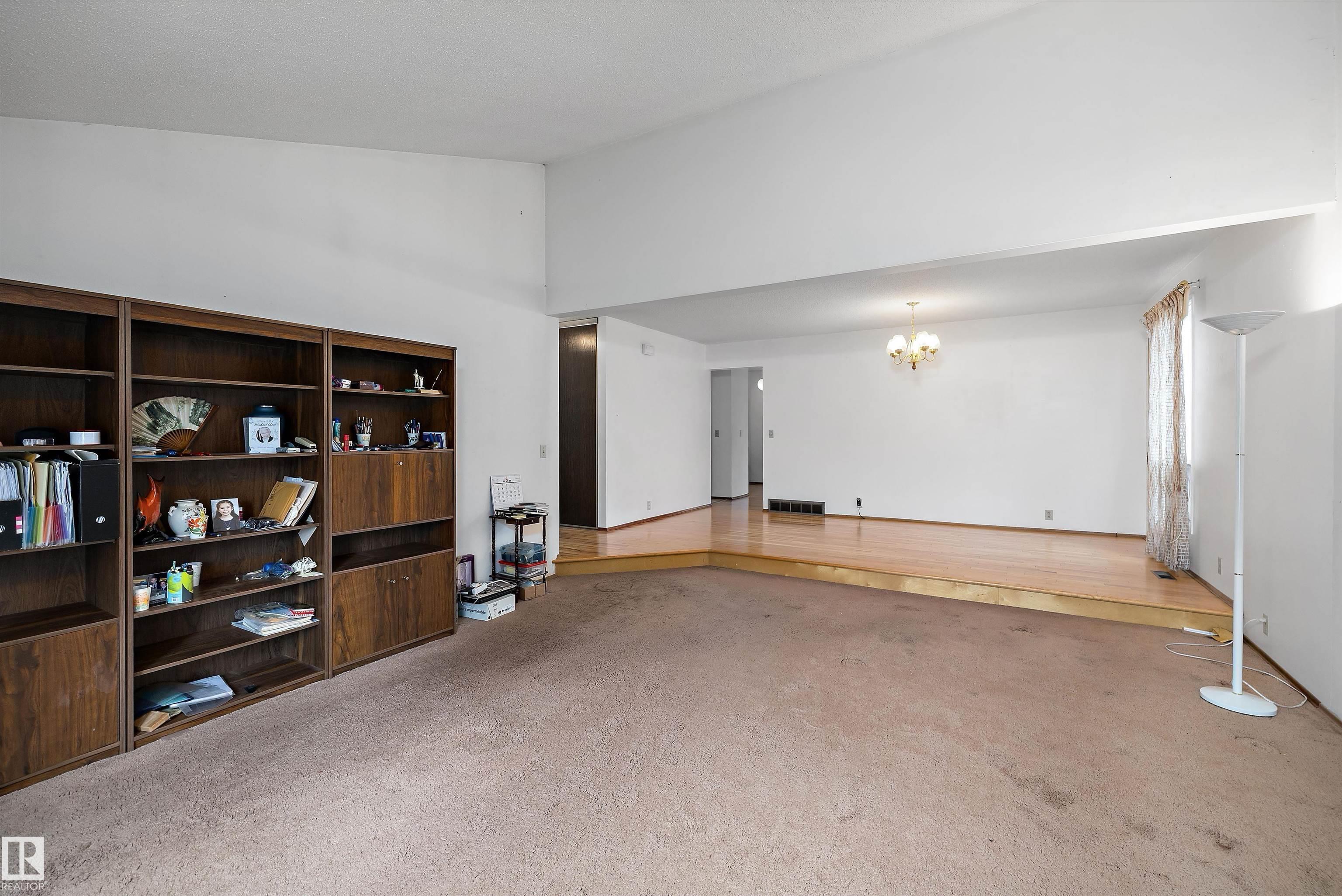 Photo 6 at 6816 40 Avenue NW, Michaels Park, Edmonton