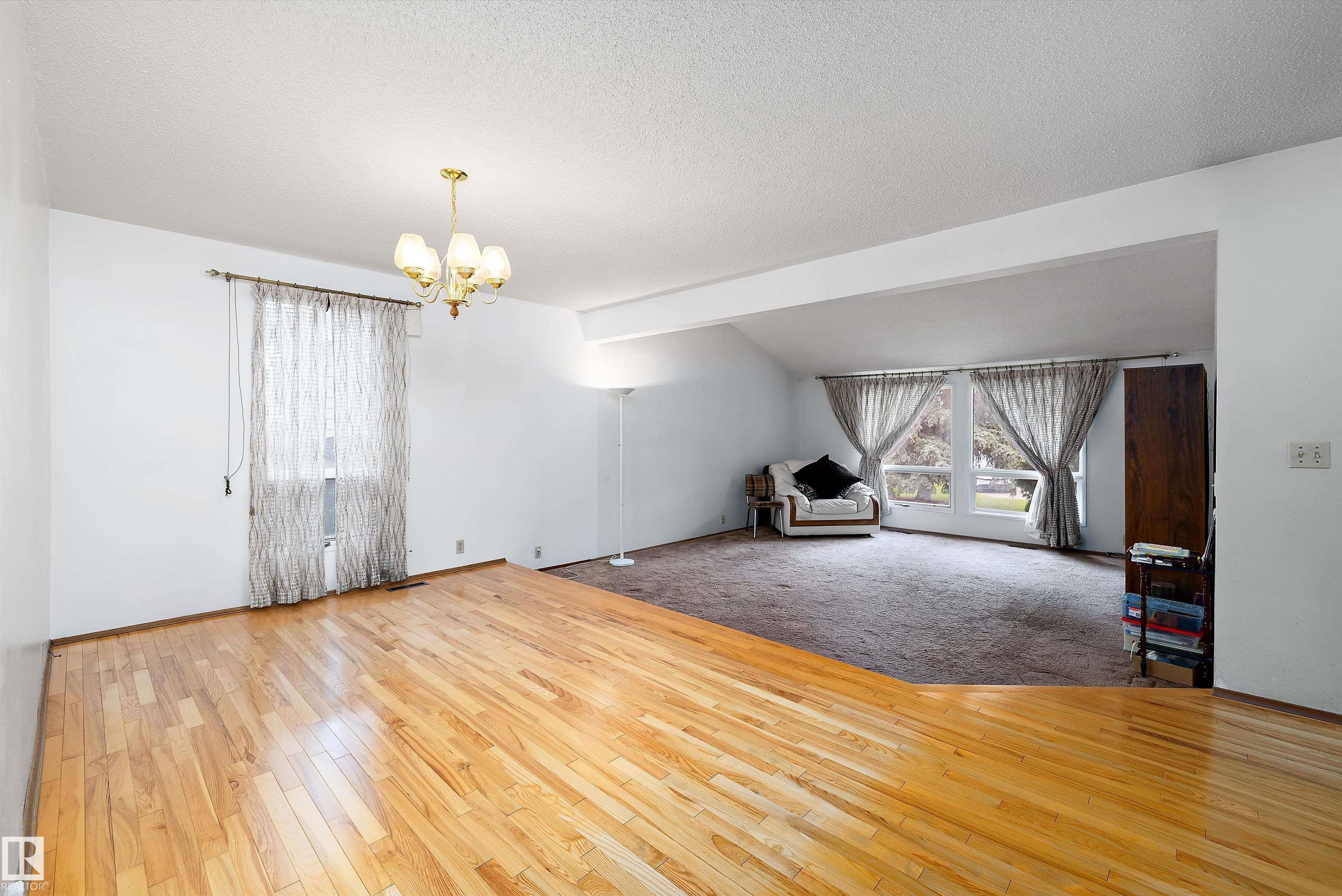 Photo 8 at 6816 40 Avenue NW, Michaels Park, Edmonton