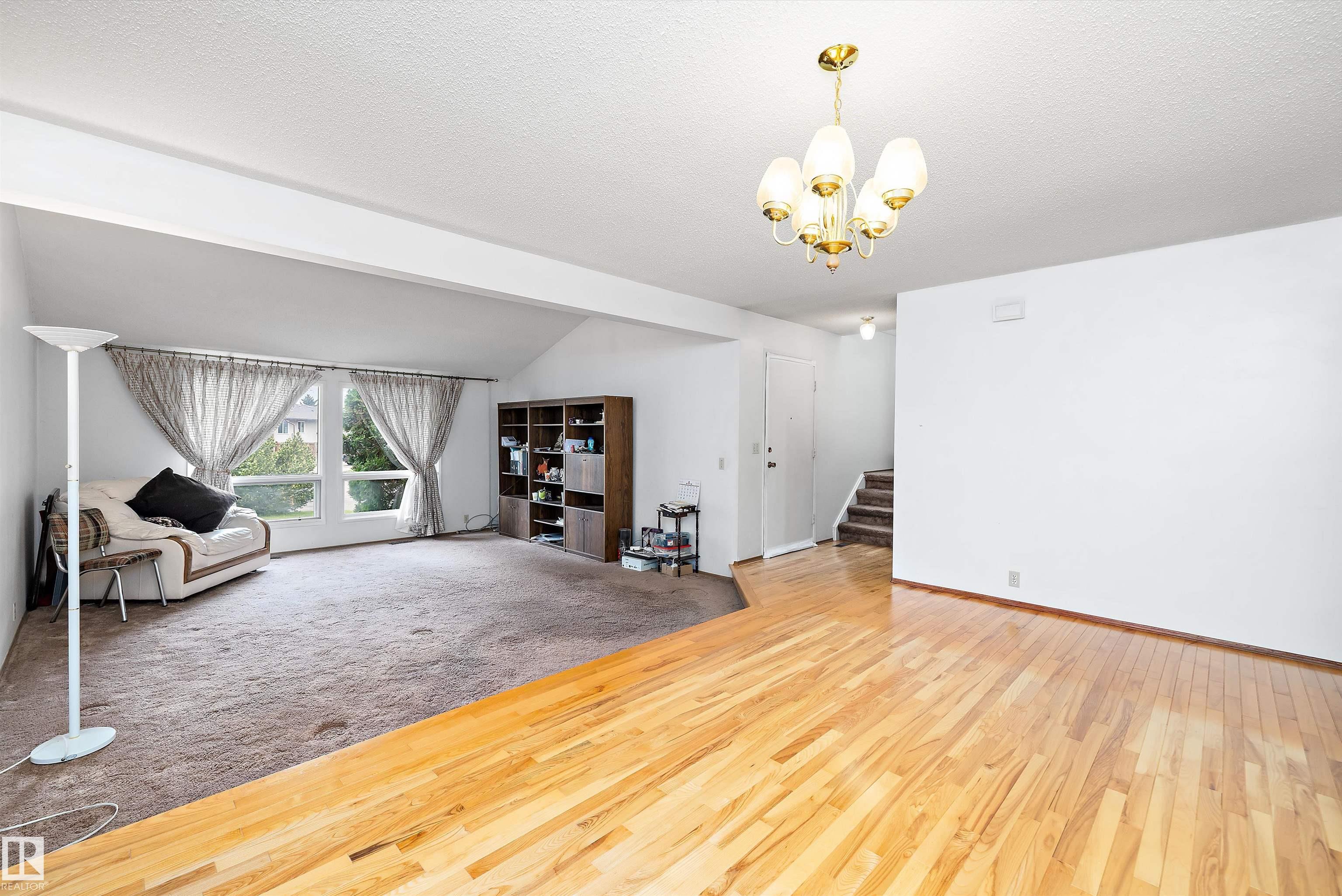 Photo 9 at 6816 40 Avenue NW, Michaels Park, Edmonton