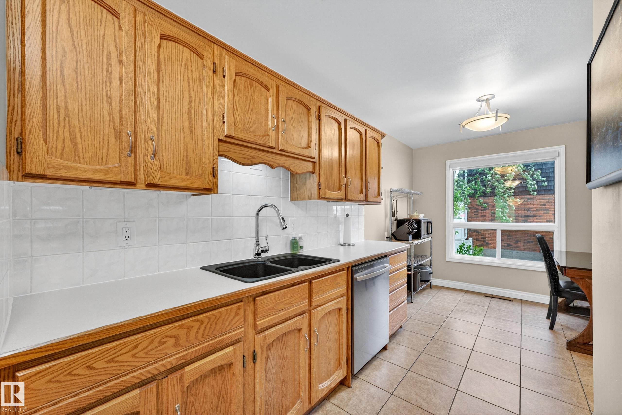 Photo 9 at 6 Great Oaks, Broadmoor Estates, Sherwood Park