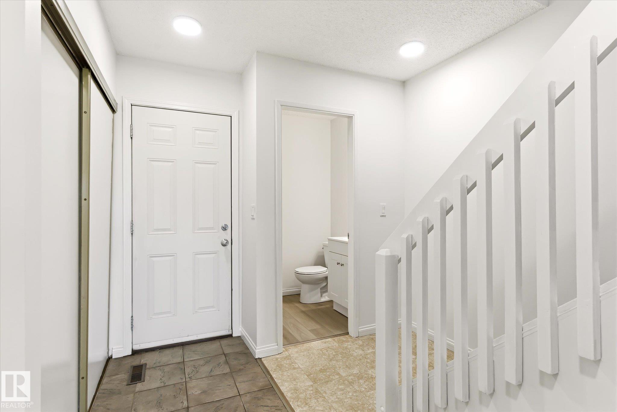 954 Lakewood Road N NW, Tipaskan, Edmonton