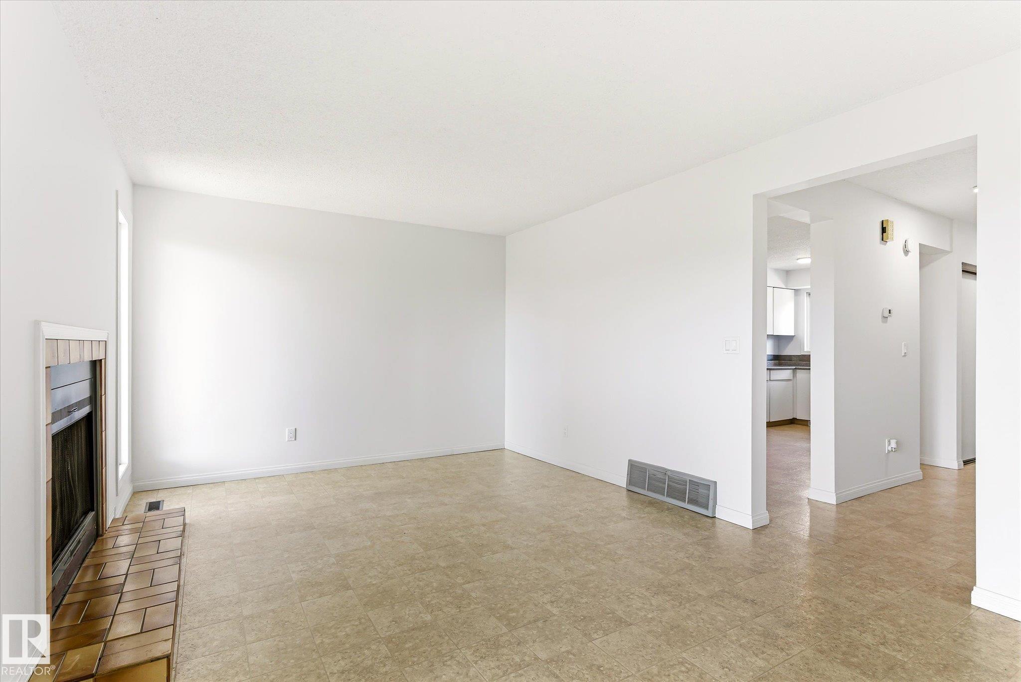 Photo 7 at 954 Lakewood Road N NW, Tipaskan, Edmonton