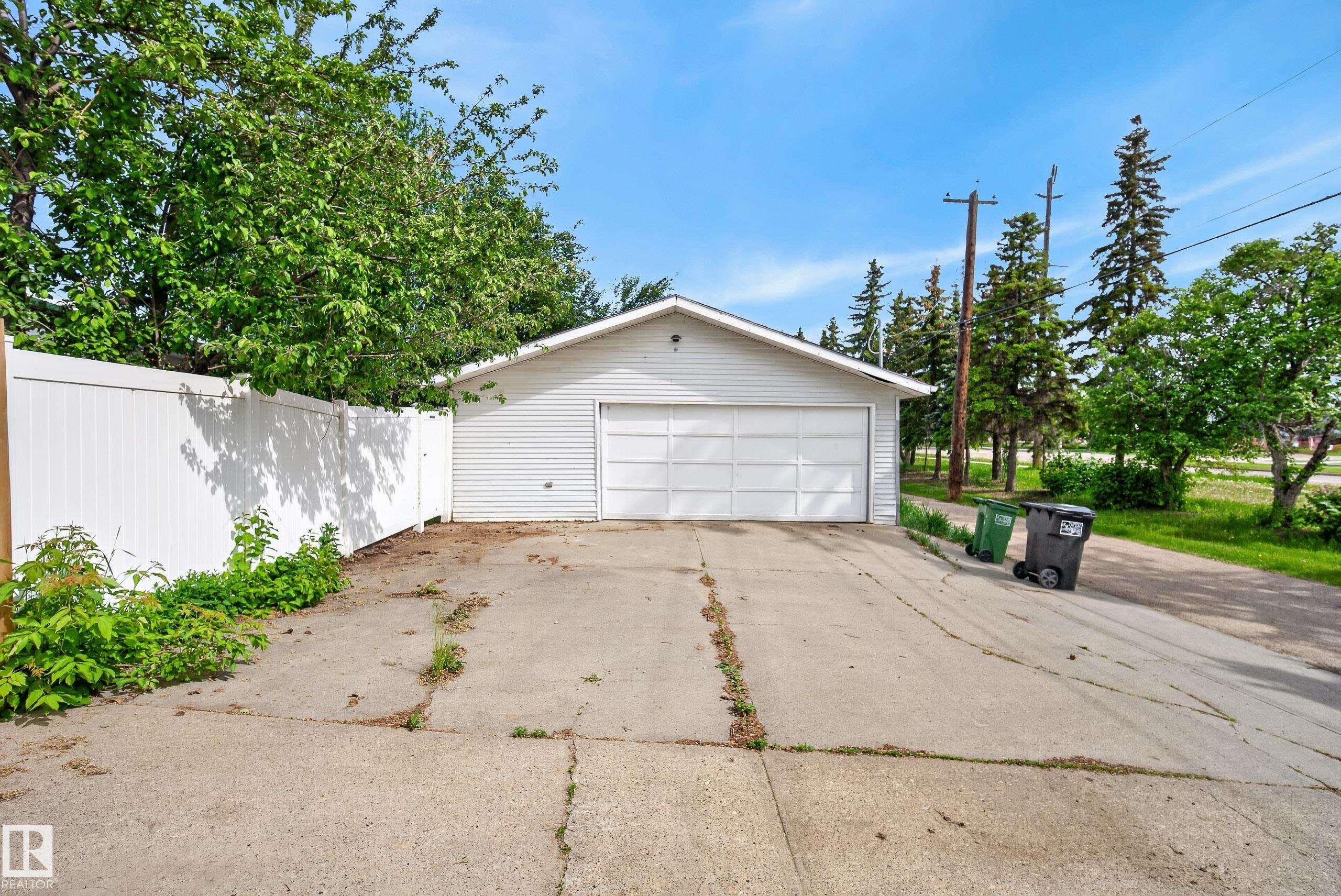 Photo 44 at 9043 52 Street NW, Ottewell, Edmonton