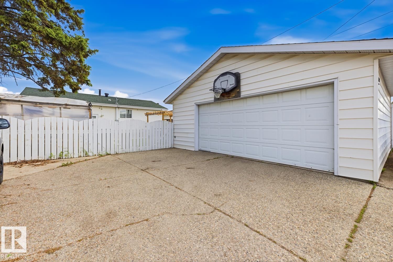 Photo 42 at 7807 132 Avenue NW, Balwin, Edmonton