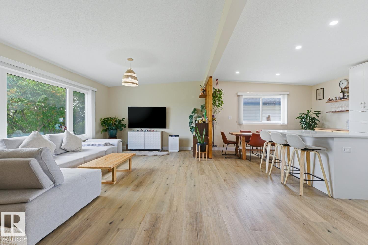 Photo 7 at 7807 132 Avenue NW, Balwin, Edmonton