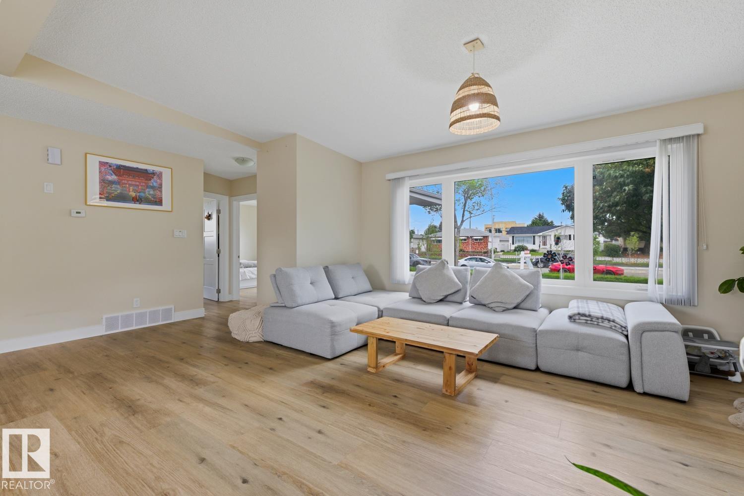 Photo 9 at 7807 132 Avenue NW, Balwin, Edmonton