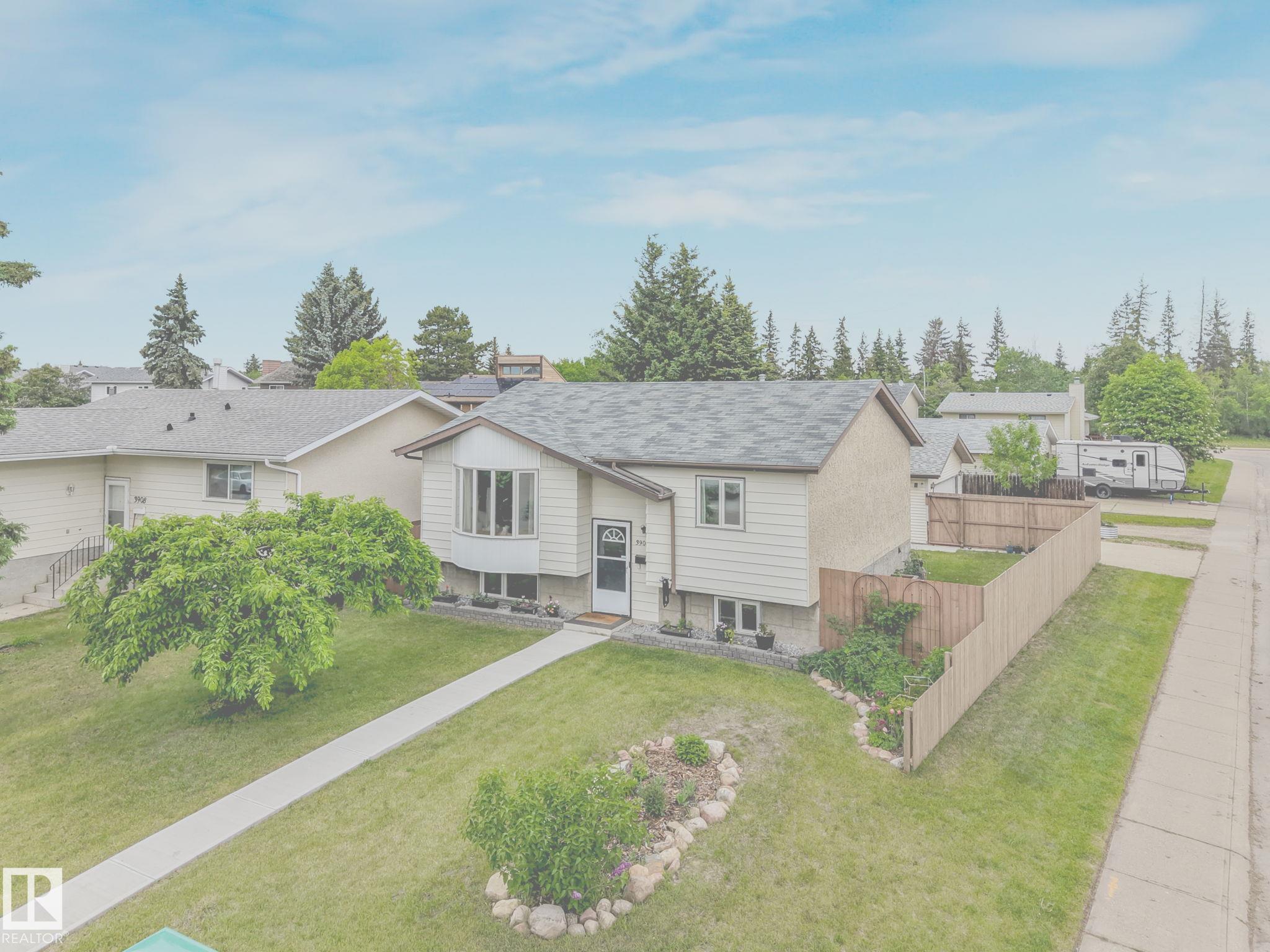 3904 35 Avenue NW, Minchau, Edmonton