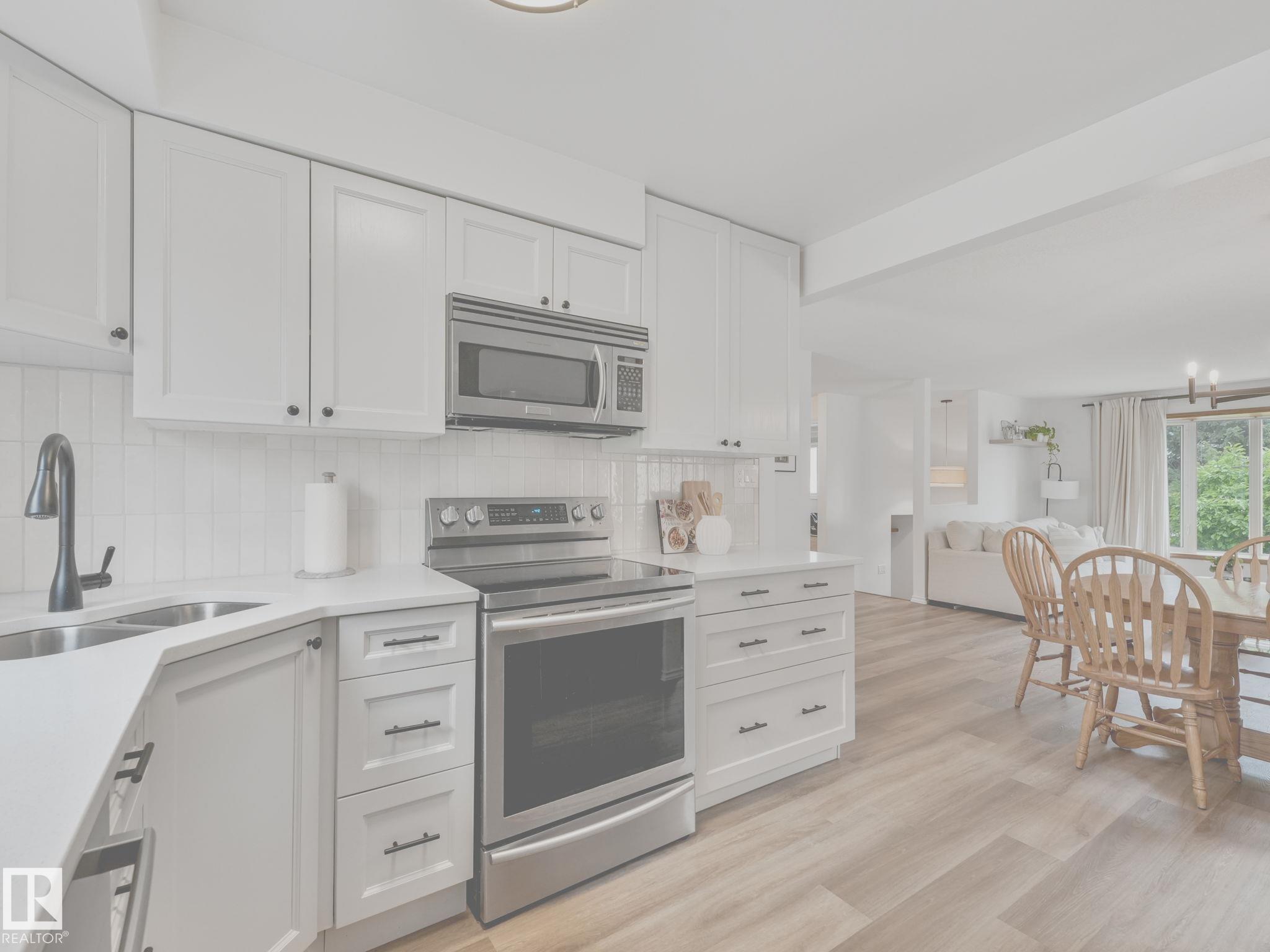 Photo 14 at 3904 35 Avenue NW, Minchau, Edmonton