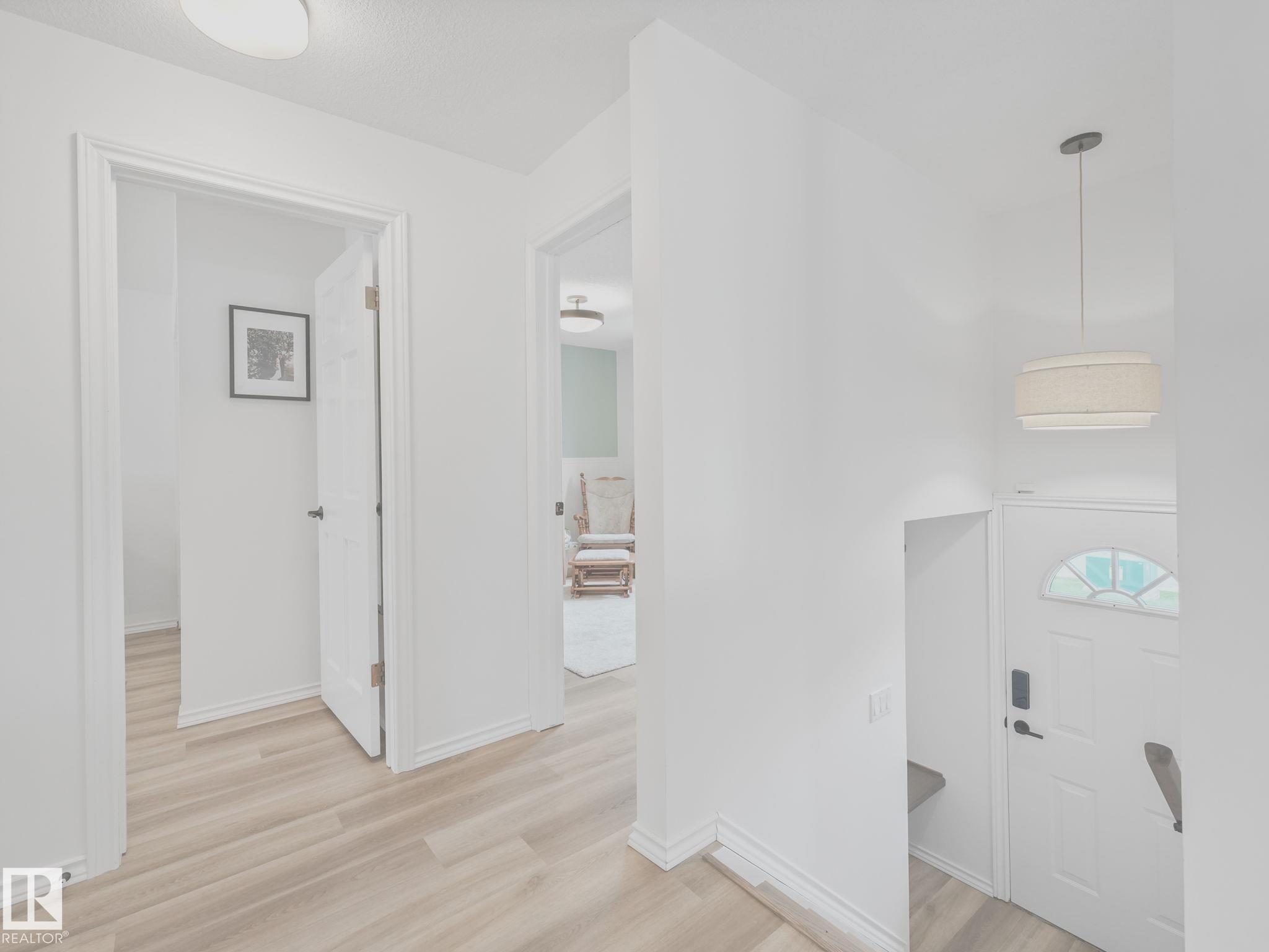 Photo 17 at 3904 35 Avenue NW, Minchau, Edmonton