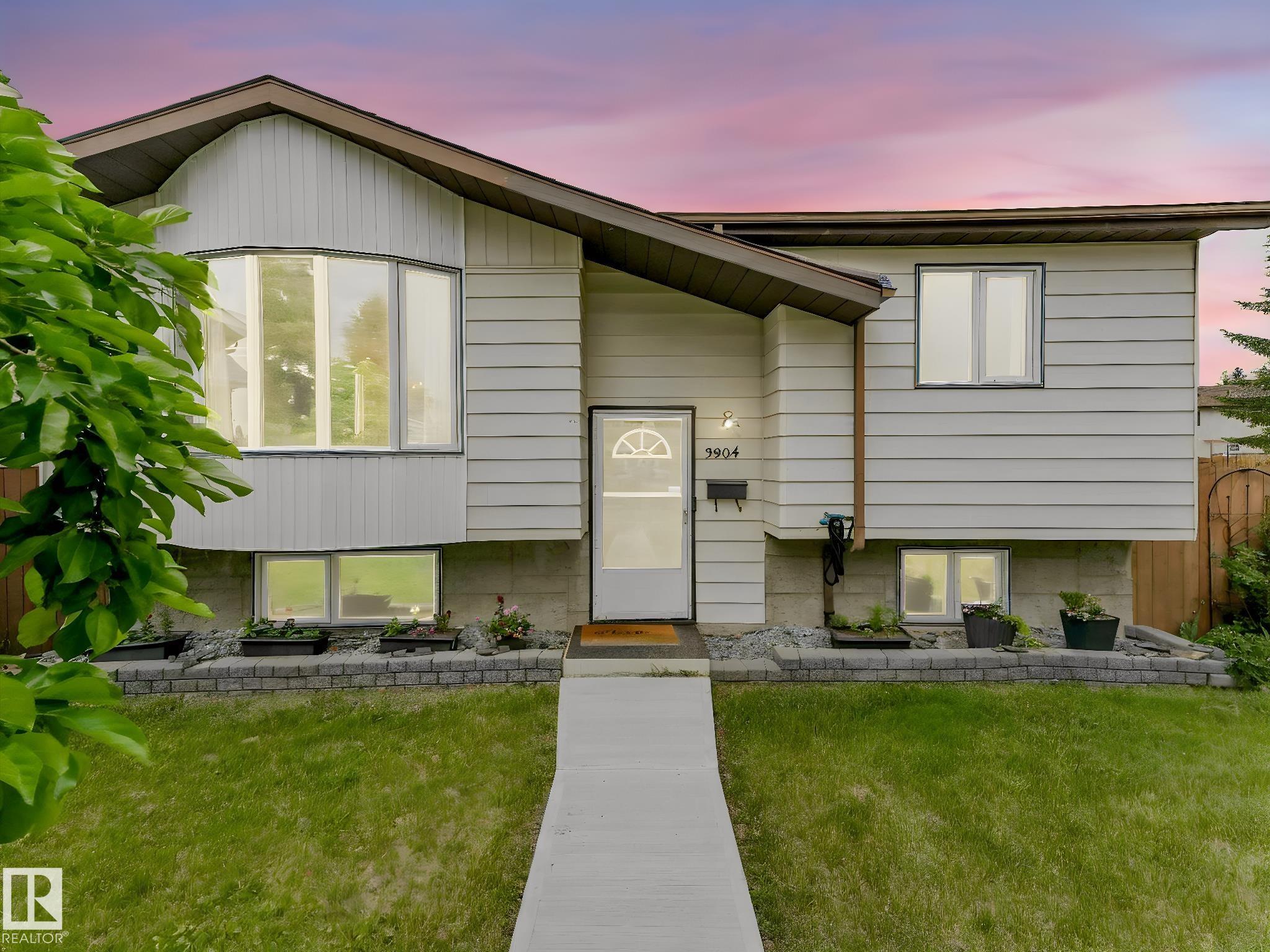 3904 35 Avenue NW, Minchau, Edmonton