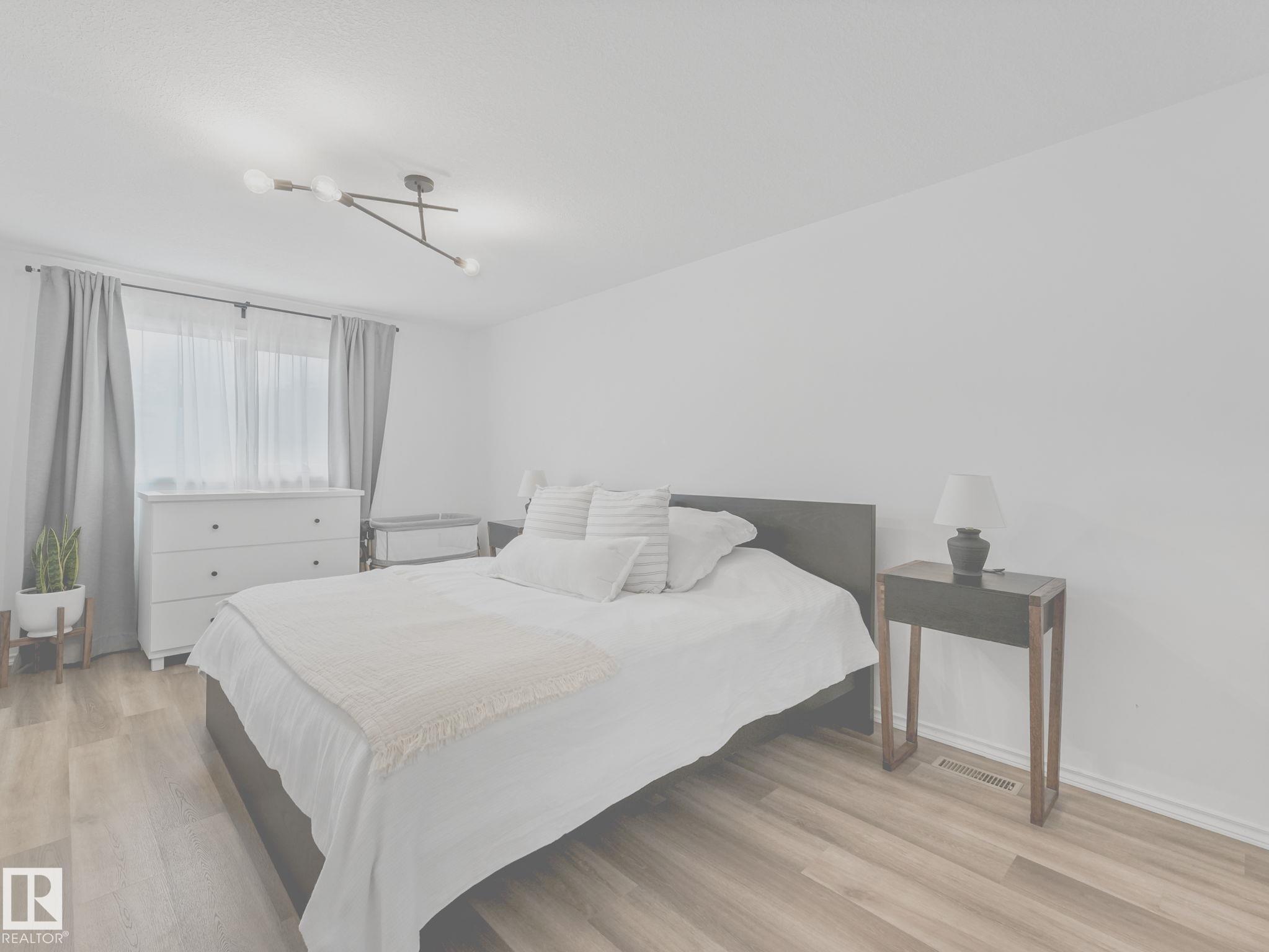Photo 25 at 3904 35 Avenue NW, Minchau, Edmonton