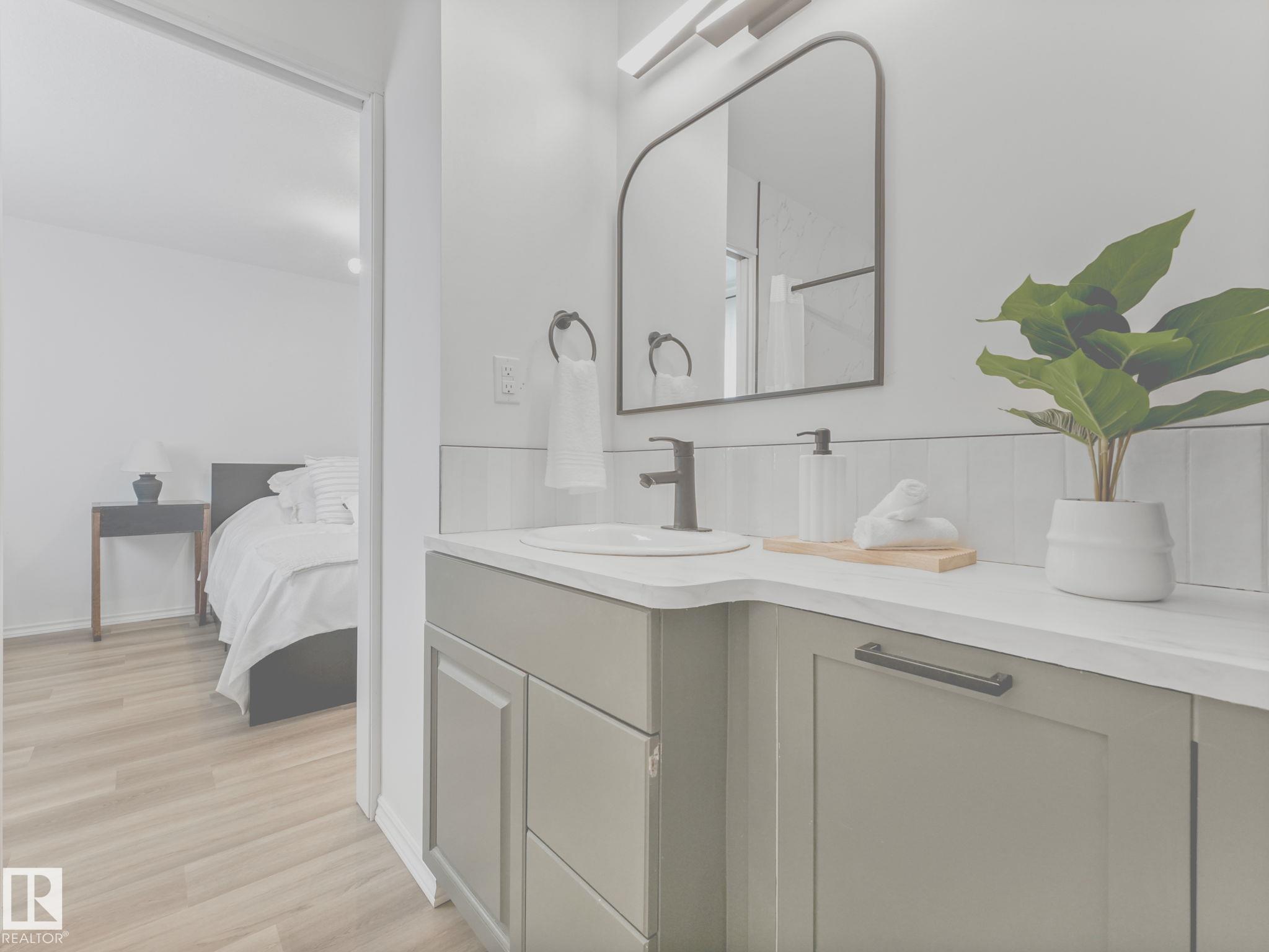 Photo 30 at 3904 35 Avenue NW, Minchau, Edmonton