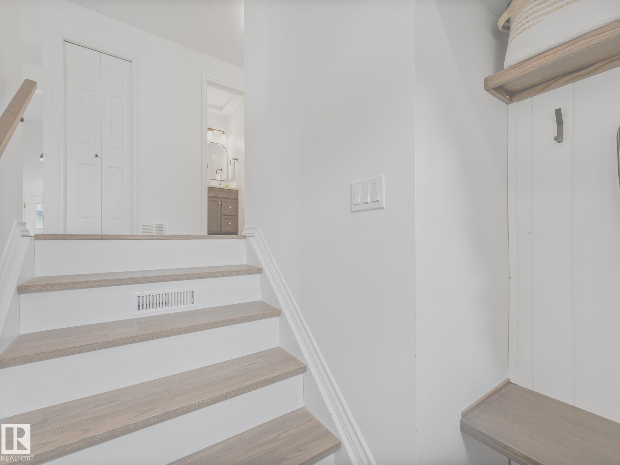 3904 35 Avenue NW, Minchau, Edmonton