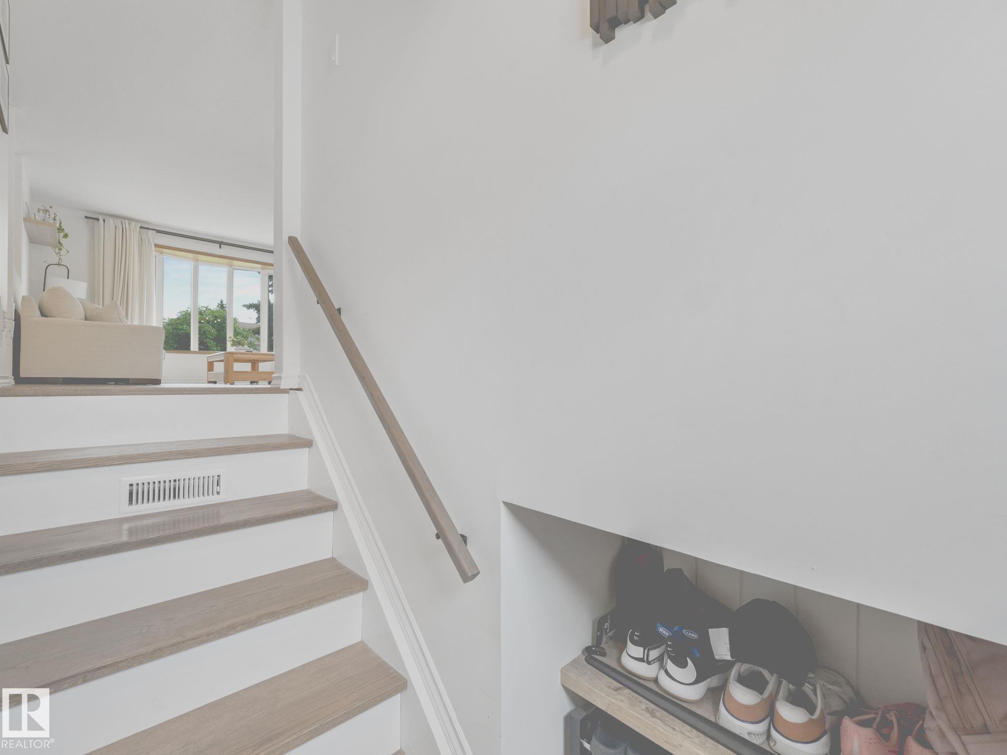 Photo 32 at 3904 35 Avenue NW, Minchau, Edmonton