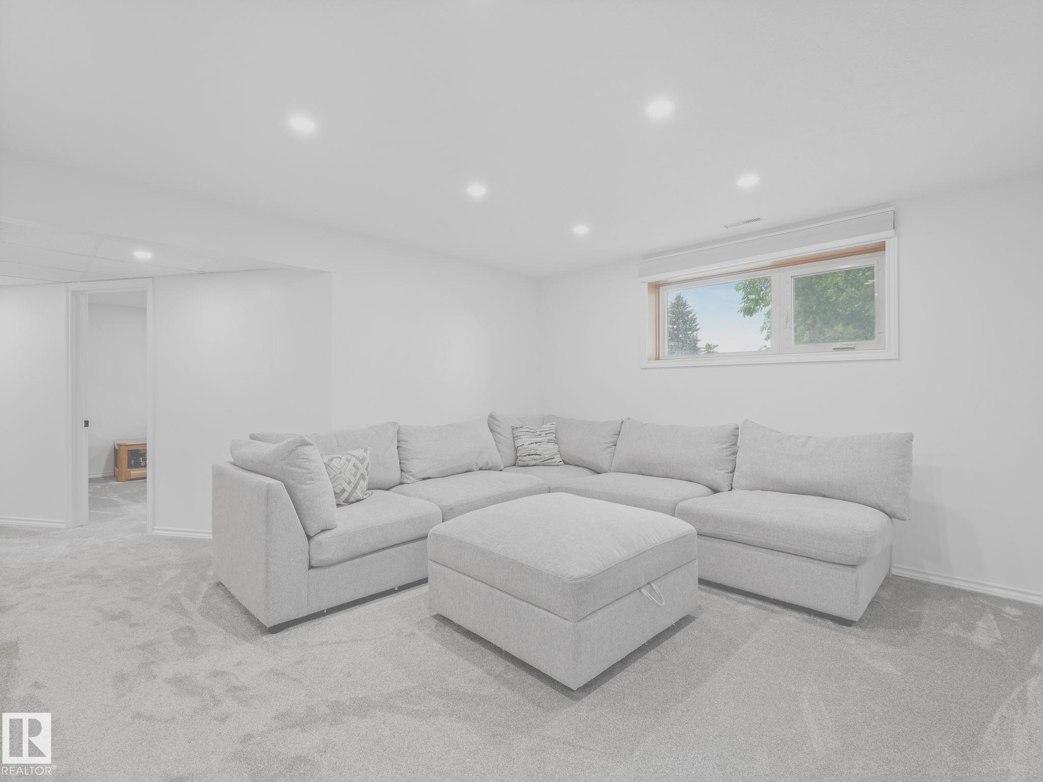 Photo 36 at 3904 35 Avenue NW, Minchau, Edmonton