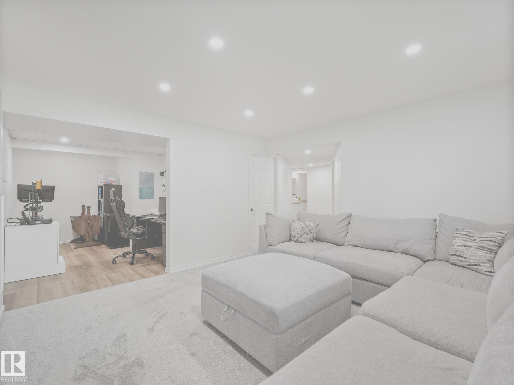 Photo 37 at 3904 35 Avenue NW, Minchau, Edmonton