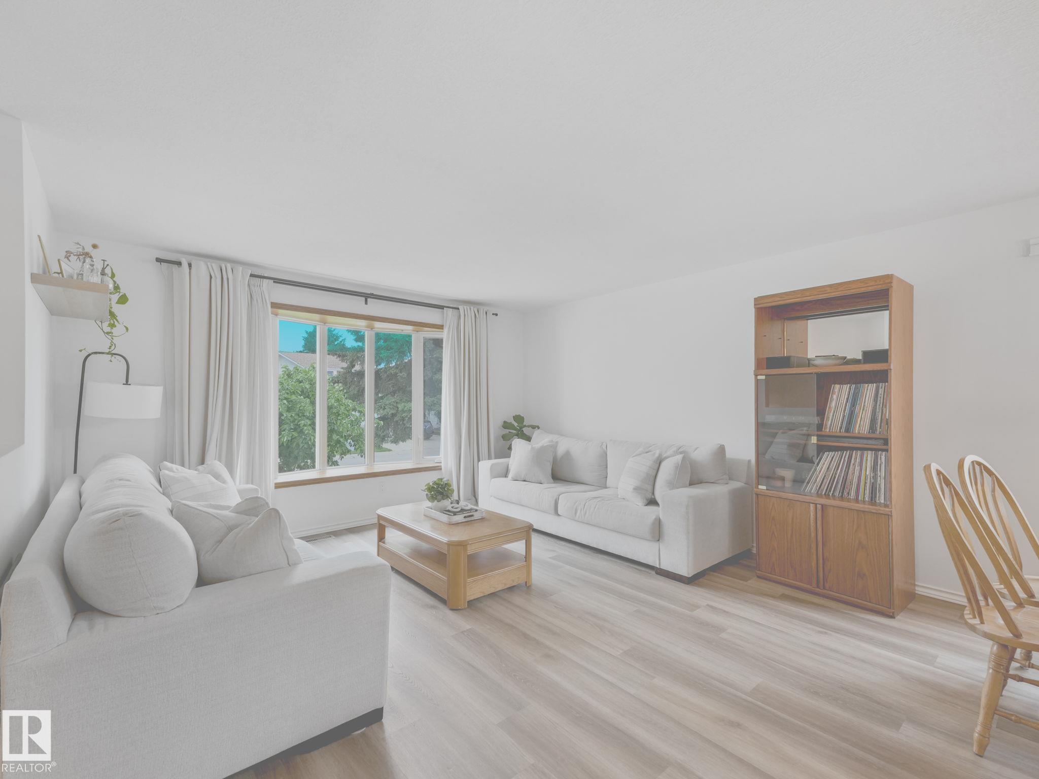 3904 35 Avenue NW, Minchau, Edmonton