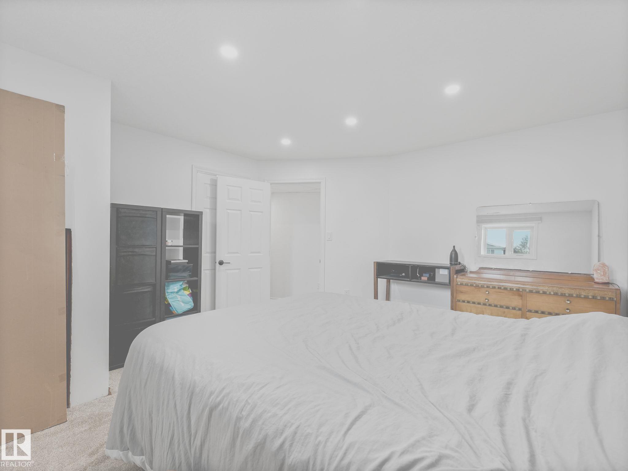 Photo 42 at 3904 35 Avenue NW, Minchau, Edmonton